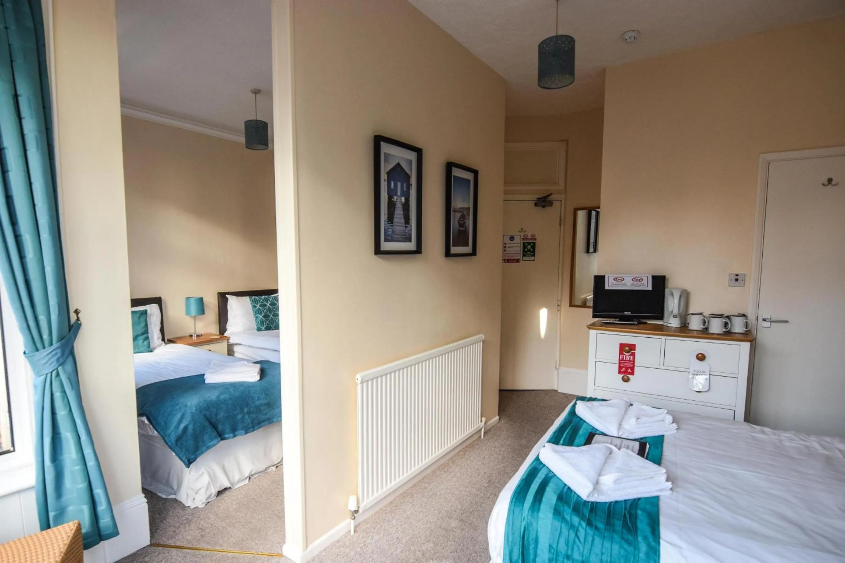 Photo of the whole room, Bed in Eastbourne Reymar