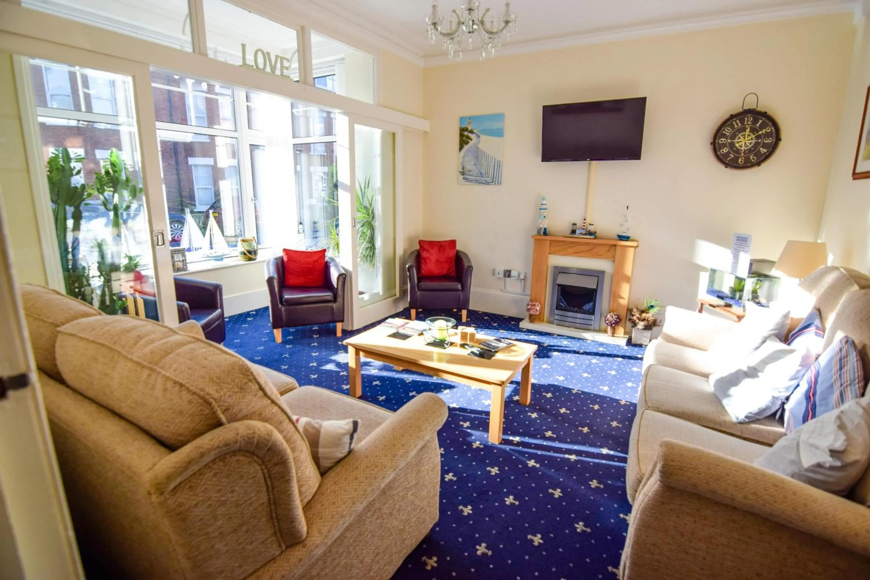 Communal lounge/ TV room in Eastbourne Reymar