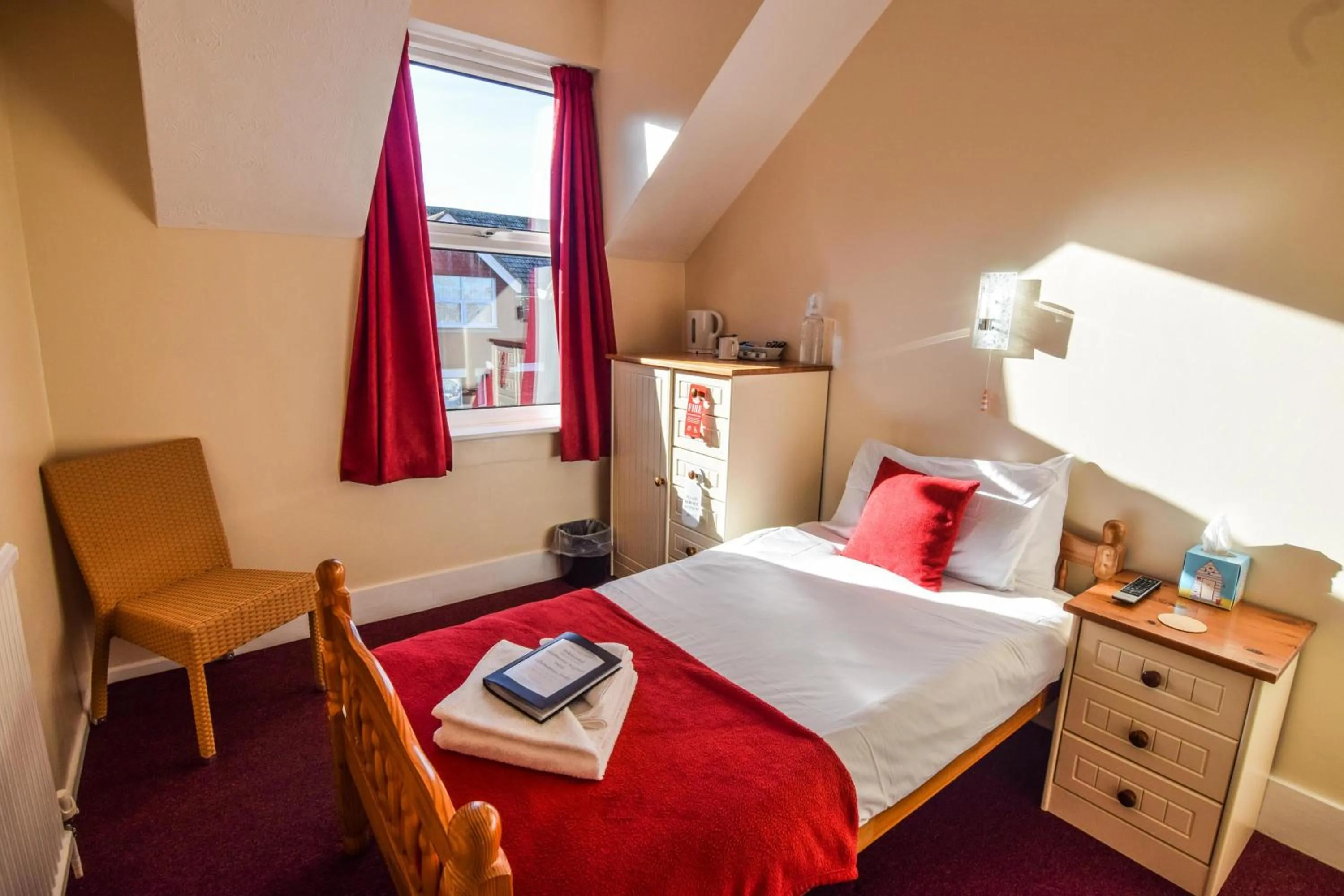 Photo of the whole room, Bed in Eastbourne Reymar