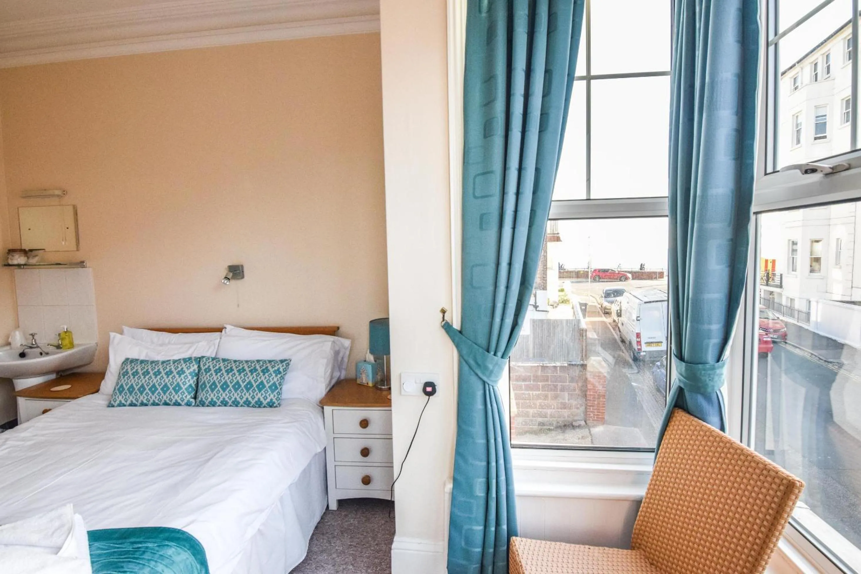 Neighbourhood, Bed in Eastbourne Reymar