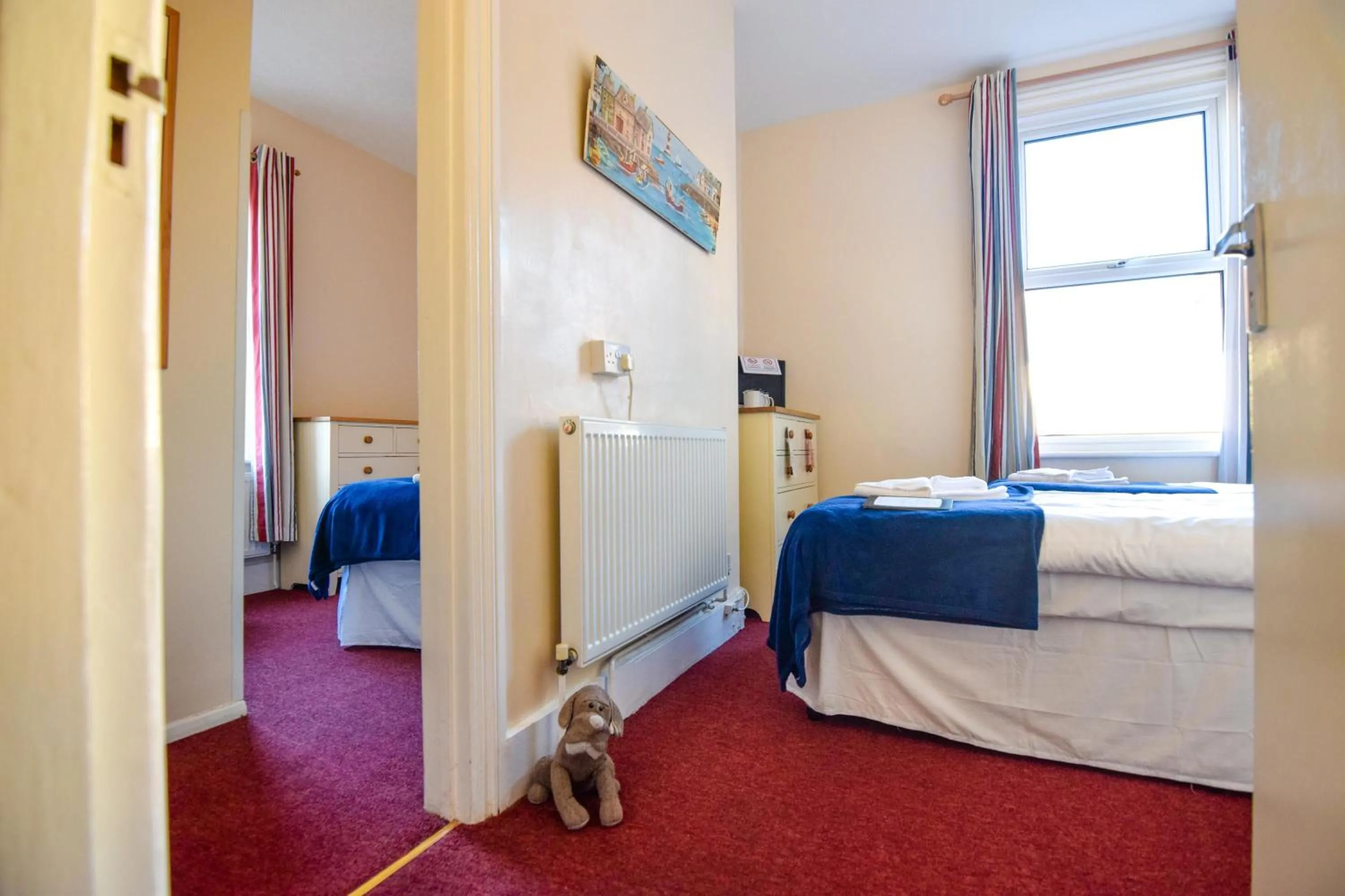 Photo of the whole room, Bed in Eastbourne Reymar