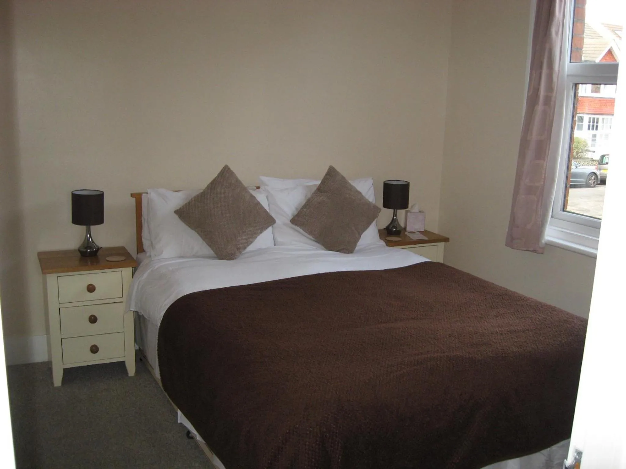 Photo of the whole room, Bed in Eastbourne Reymar