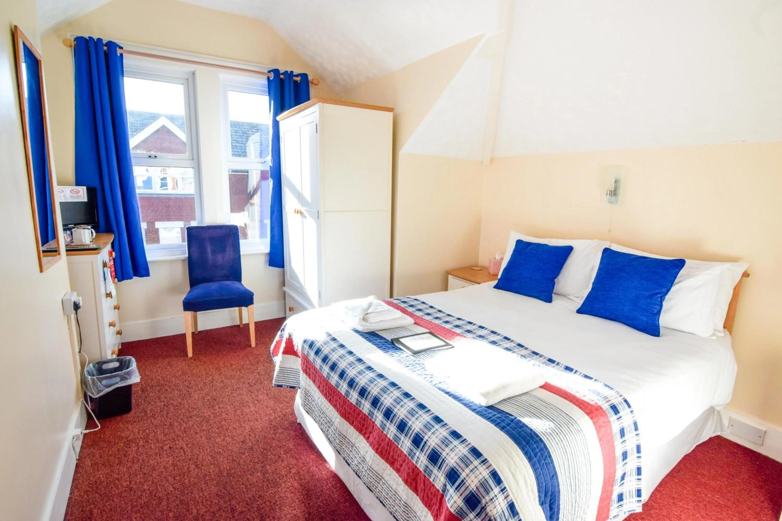 Photo of the whole room, Bed in Eastbourne Reymar