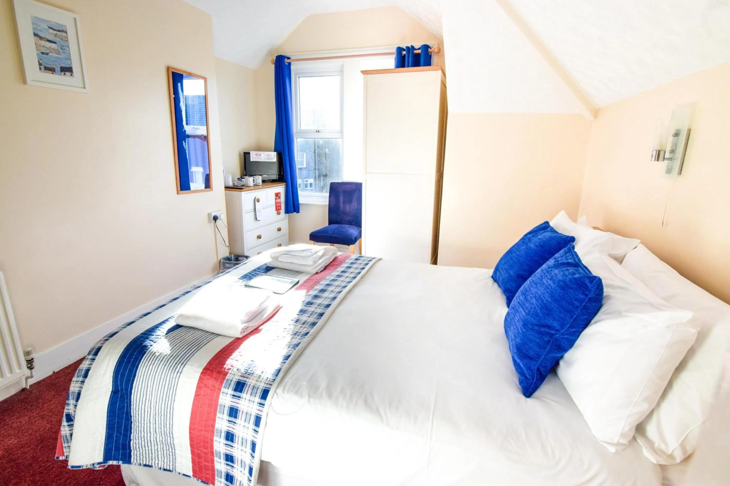 Photo of the whole room, Bed in Eastbourne Reymar