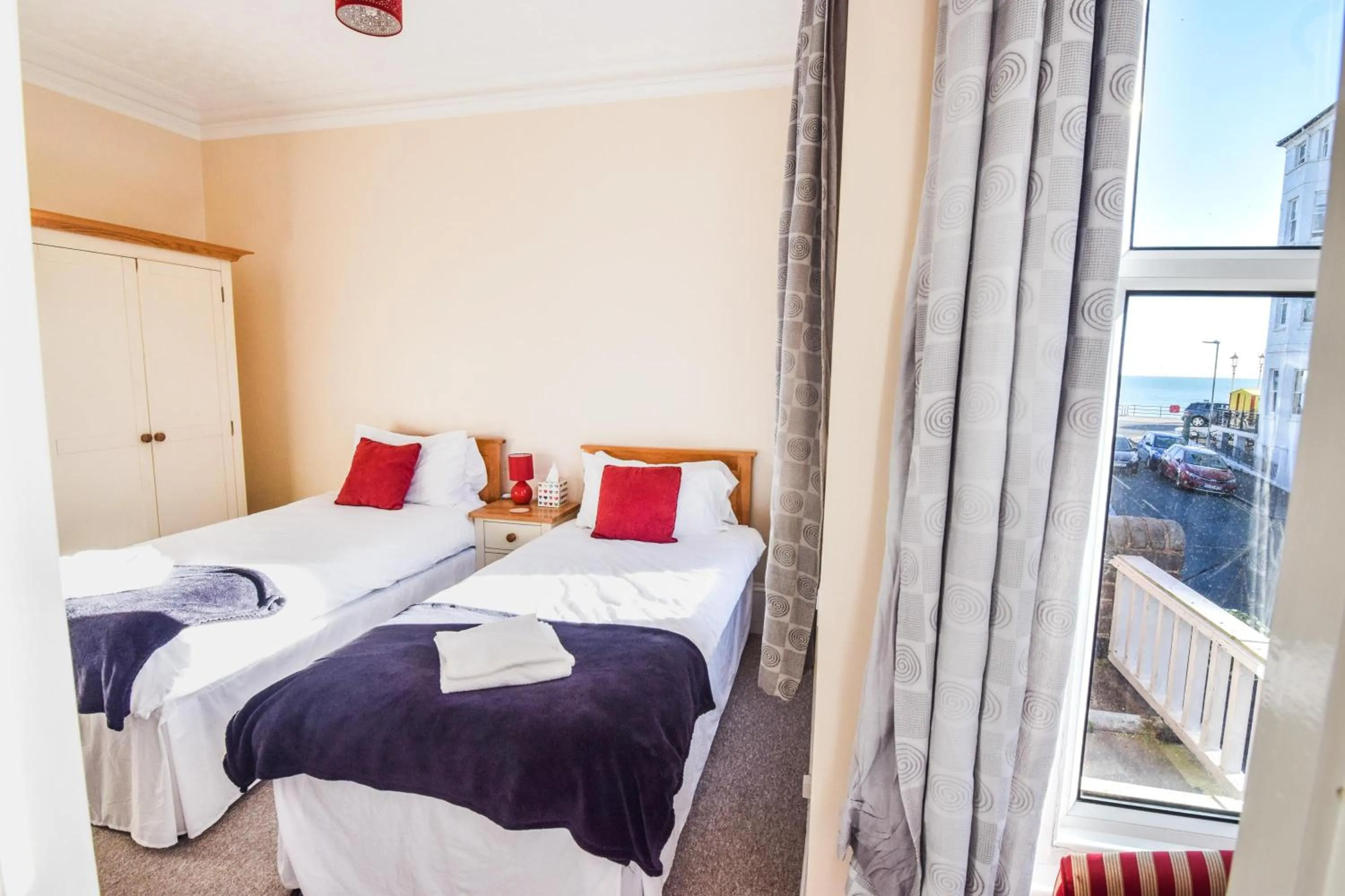Sea view, Bed in Eastbourne Reymar