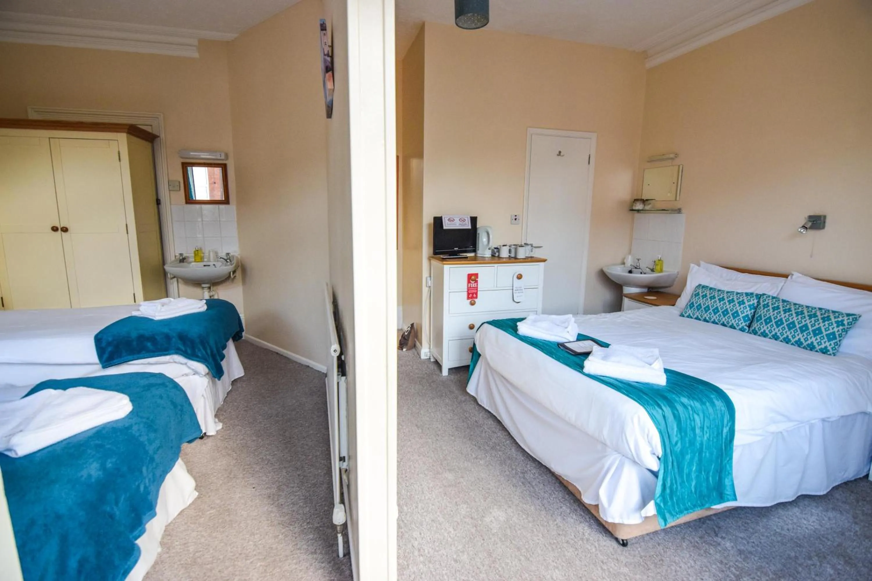 Photo of the whole room, Bed in Eastbourne Reymar