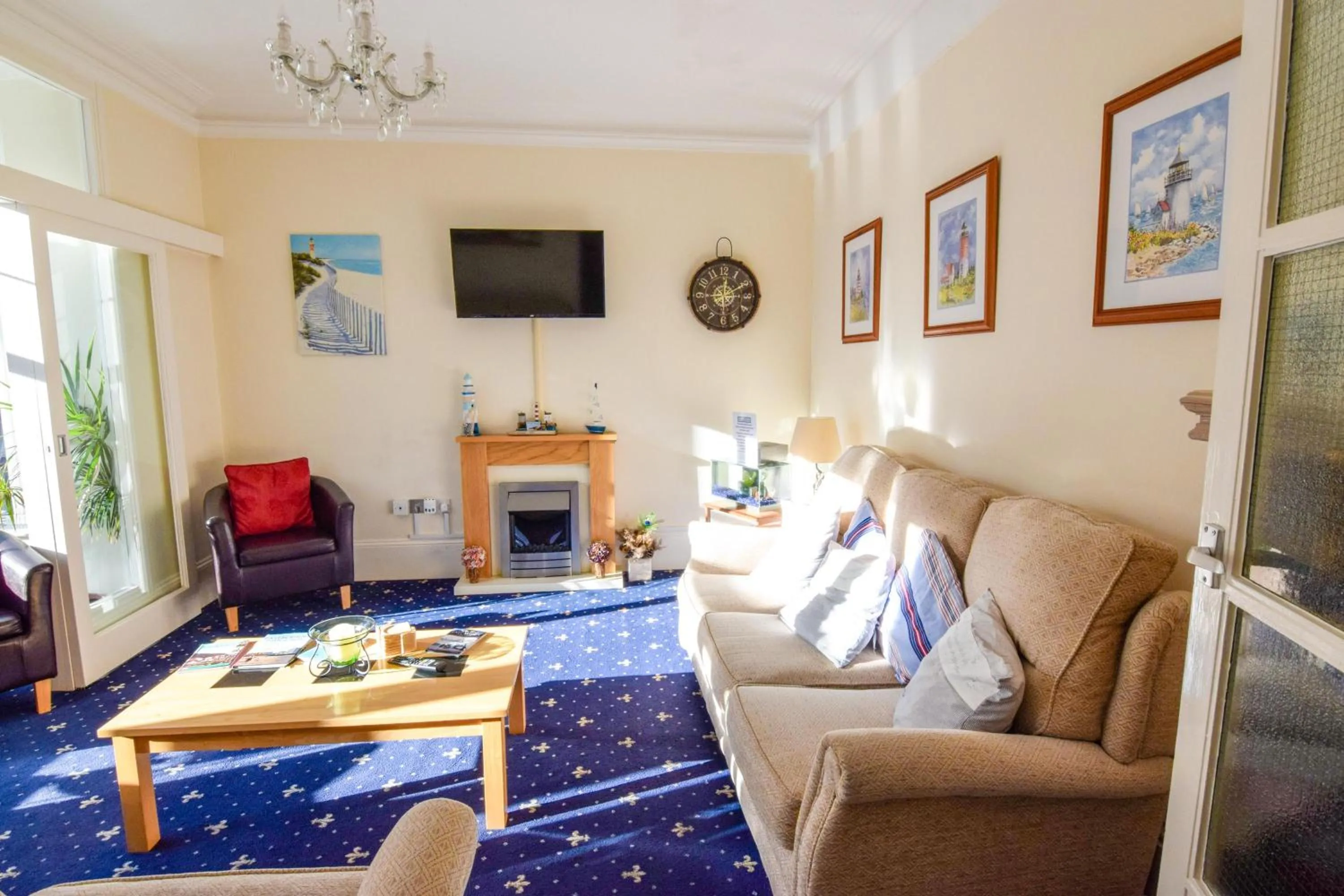 Communal lounge/ TV room in Eastbourne Reymar
