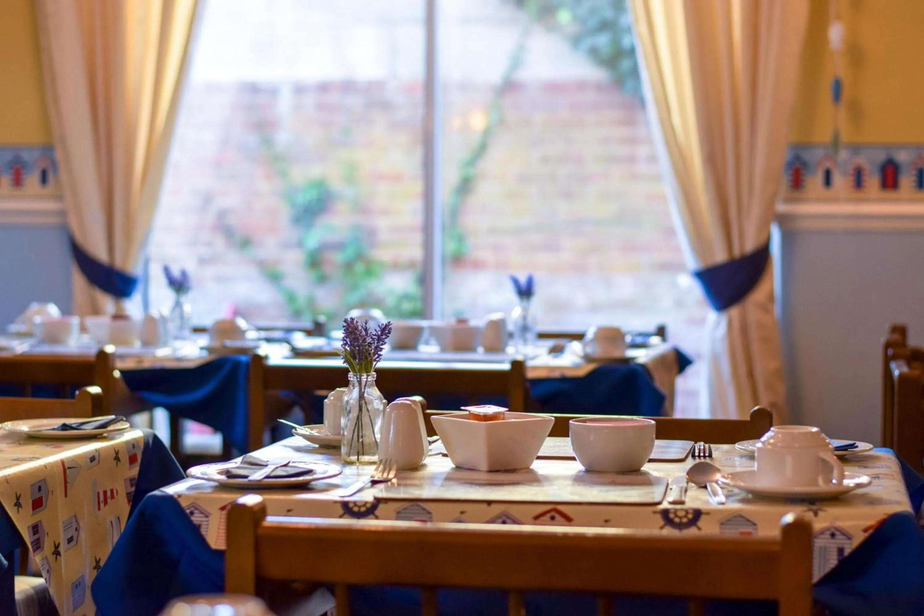 Photo of the whole room in Eastbourne Reymar
