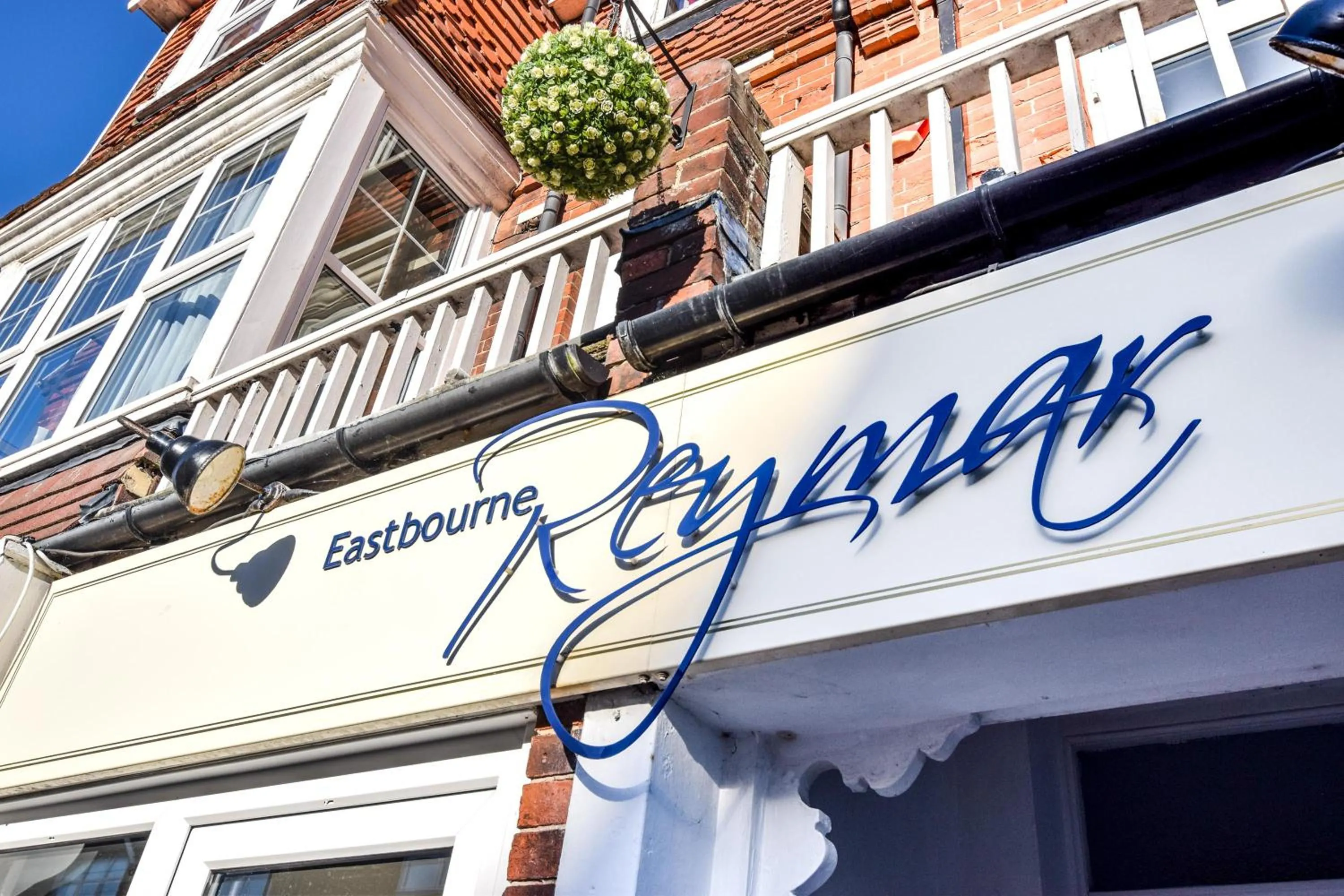 Facade/entrance in Eastbourne Reymar