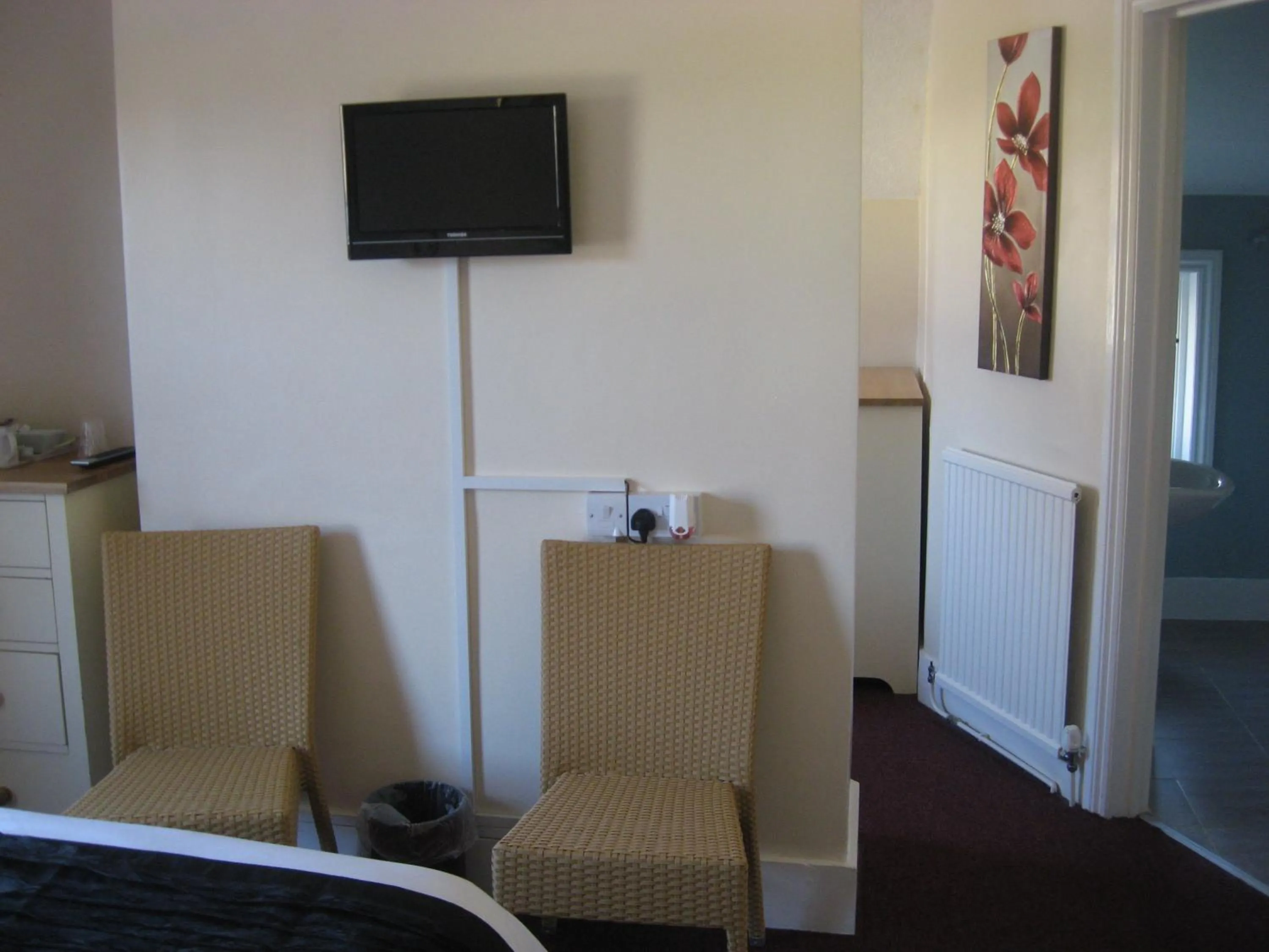 Photo of the whole room, Bed in Eastbourne Reymar