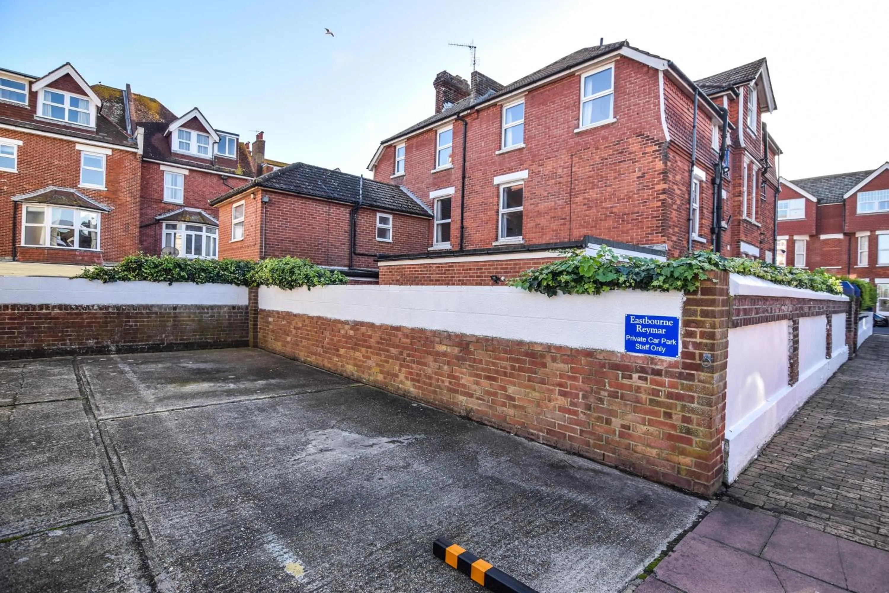 Property building in Eastbourne Reymar