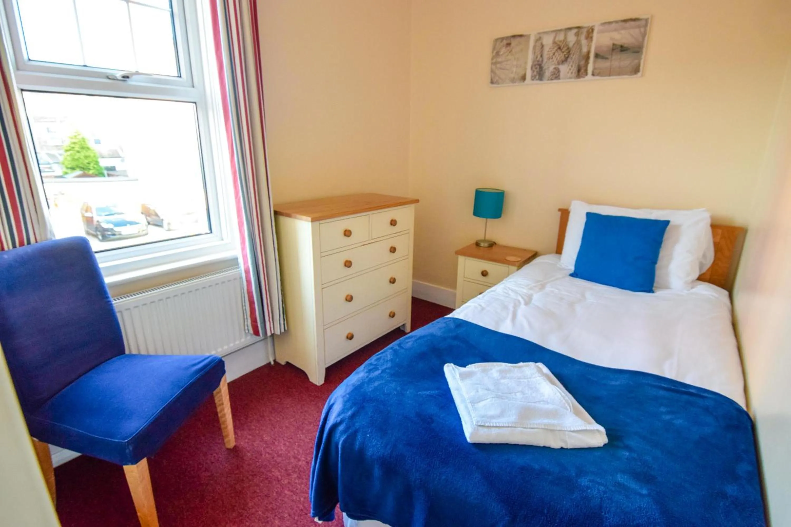 Photo of the whole room, Bed in Eastbourne Reymar