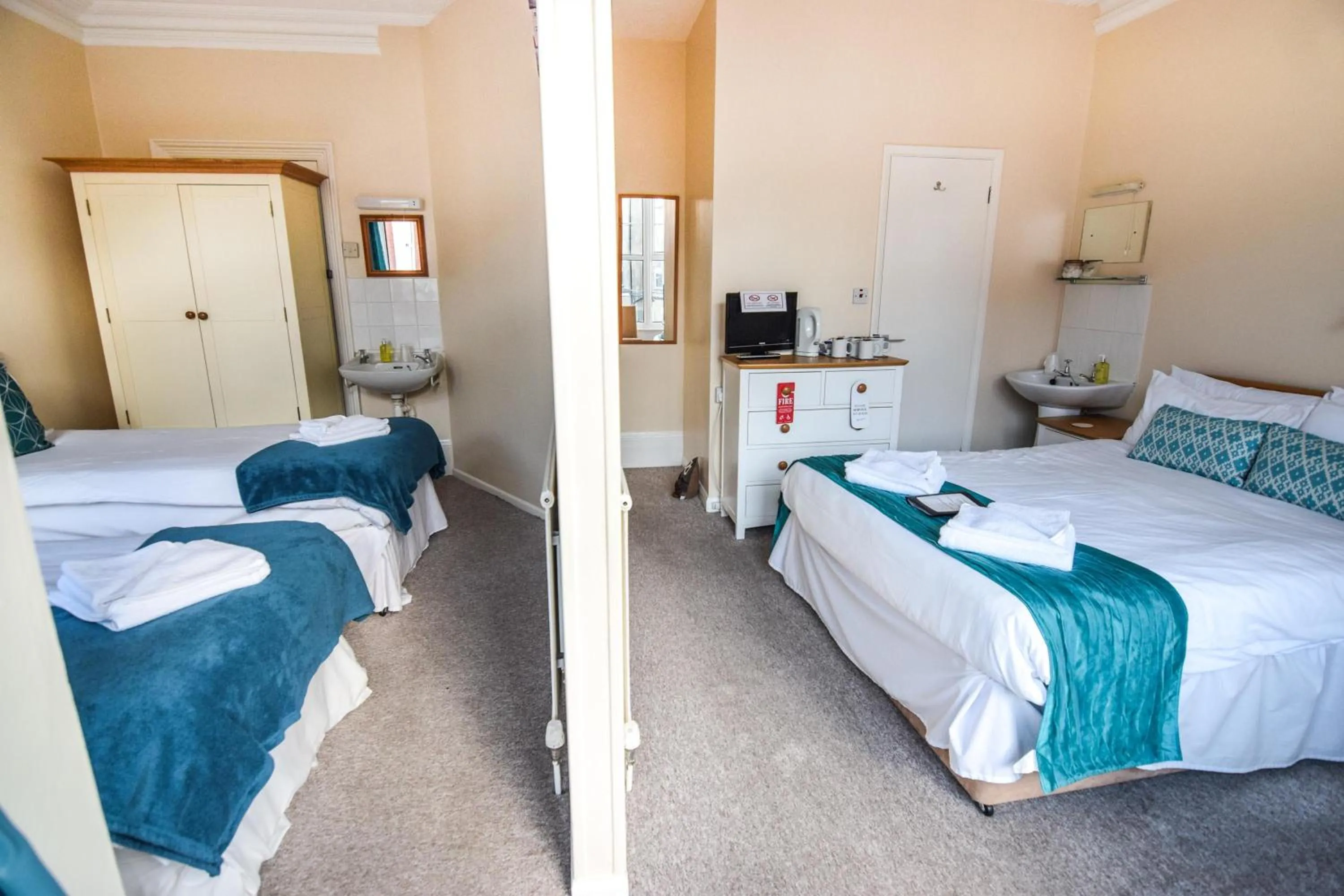 Photo of the whole room, Bed in Eastbourne Reymar