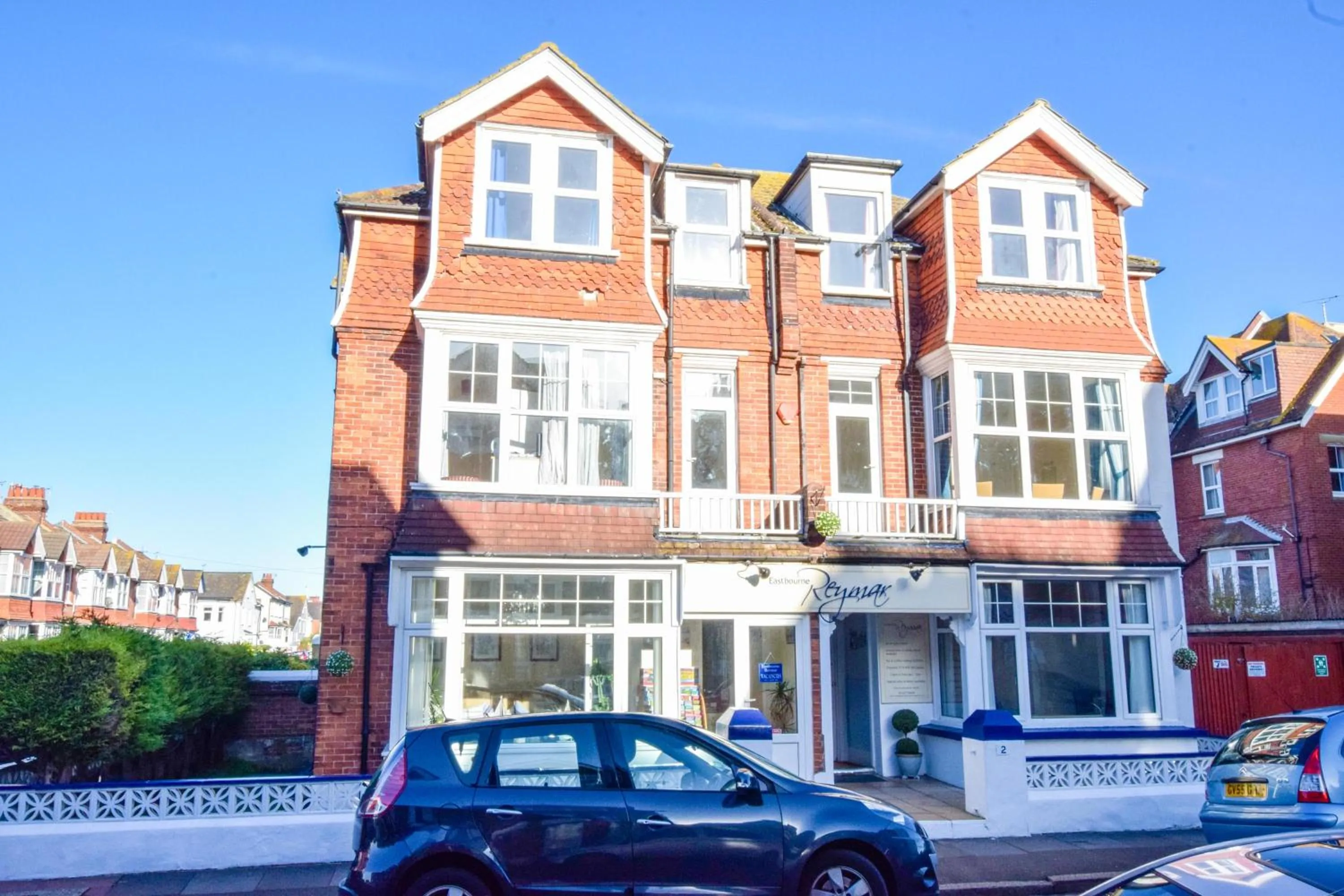 Facade/entrance in Eastbourne Reymar