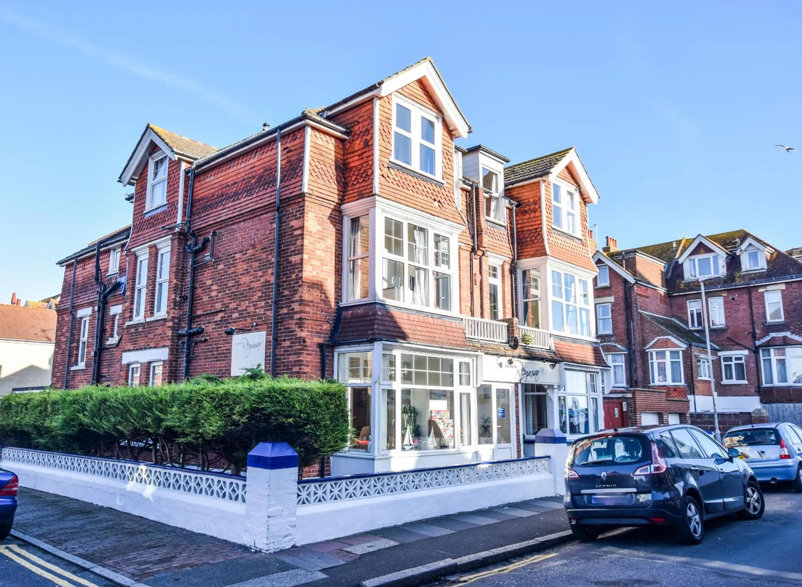 Facade/entrance in Eastbourne Reymar