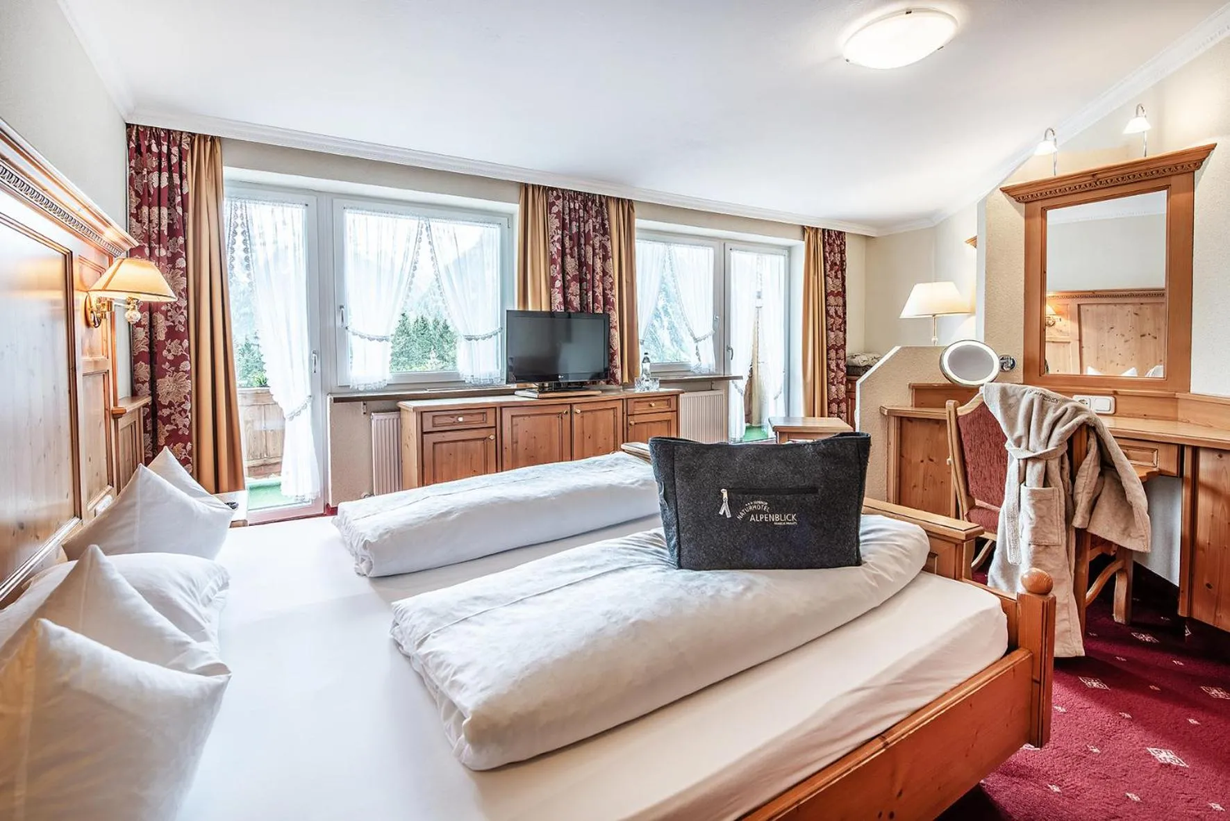 Photo of the whole room, Bed in Naturhotel Alpenblick