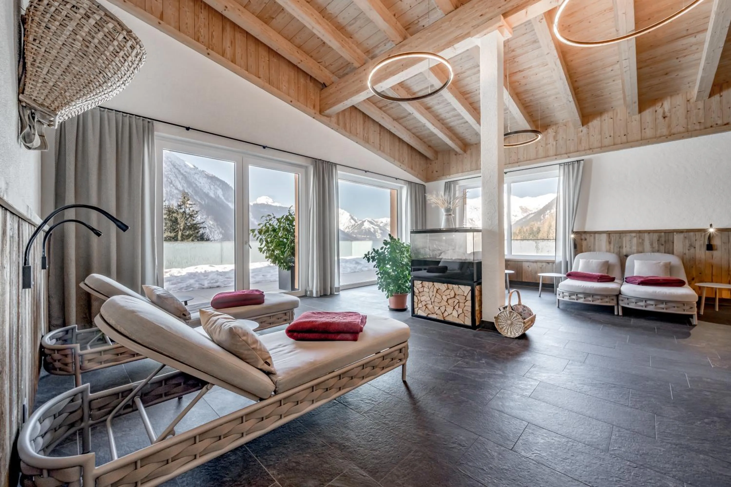 Swimming pool, Bed in Naturhotel Alpenblick