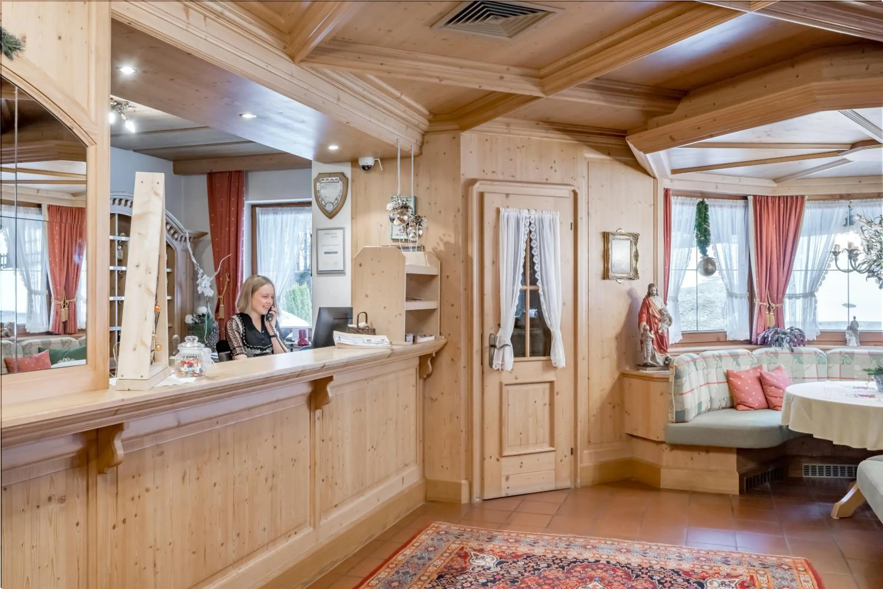 Lobby or reception in Naturhotel Alpenblick
