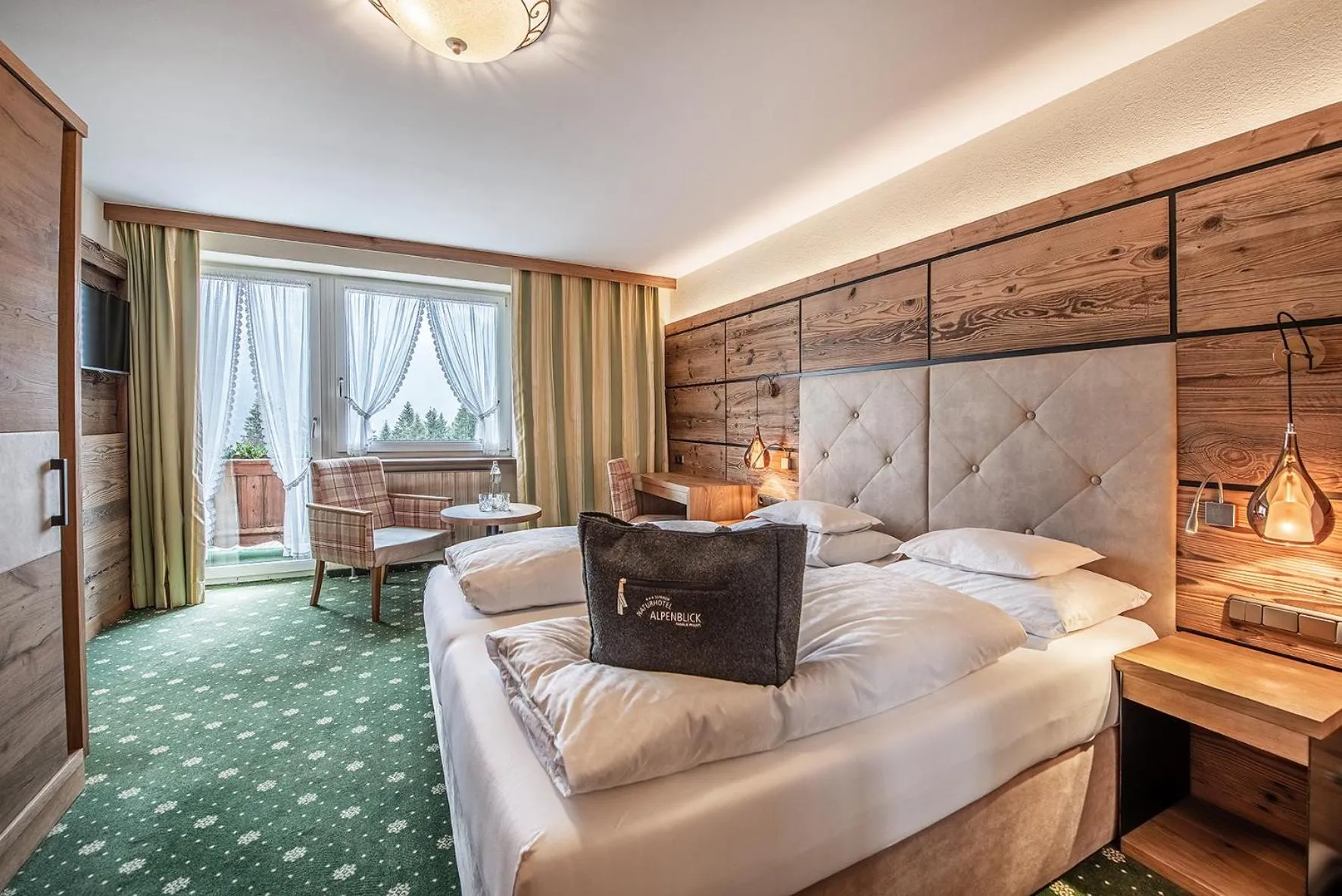 Living room, Bed in Naturhotel Alpenblick