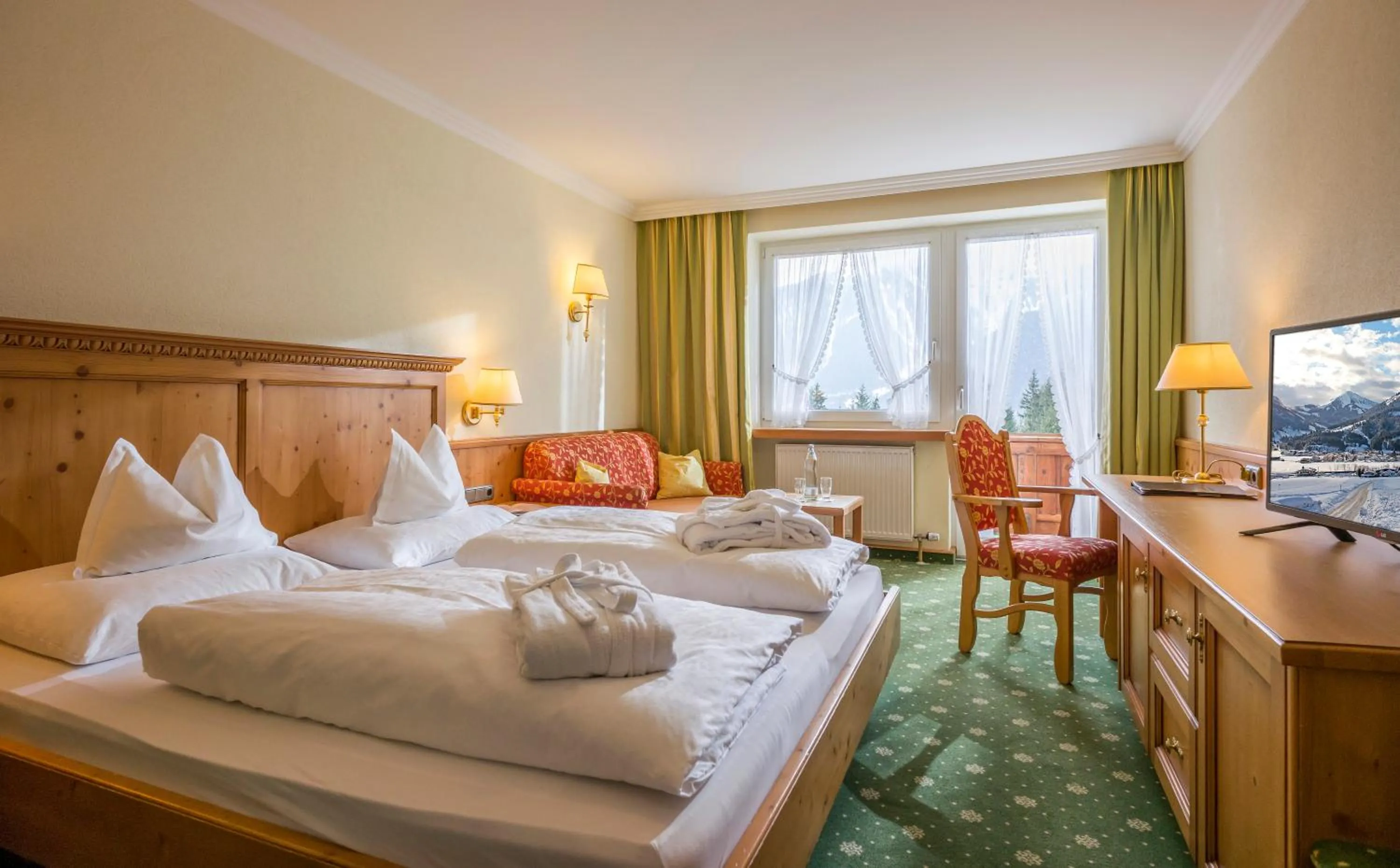 Shower, Bed in Naturhotel Alpenblick