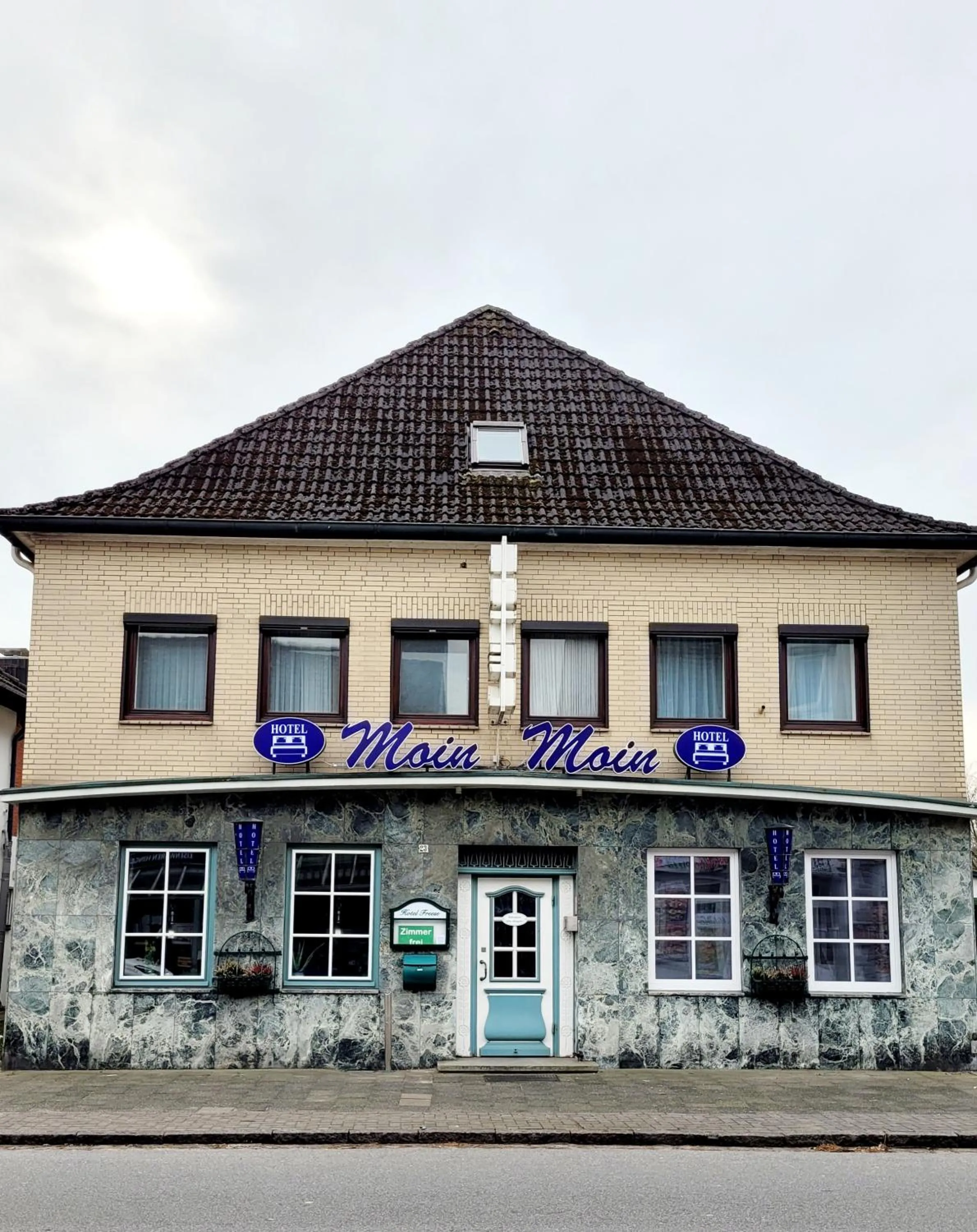 Property building in Hotel MoinMoin