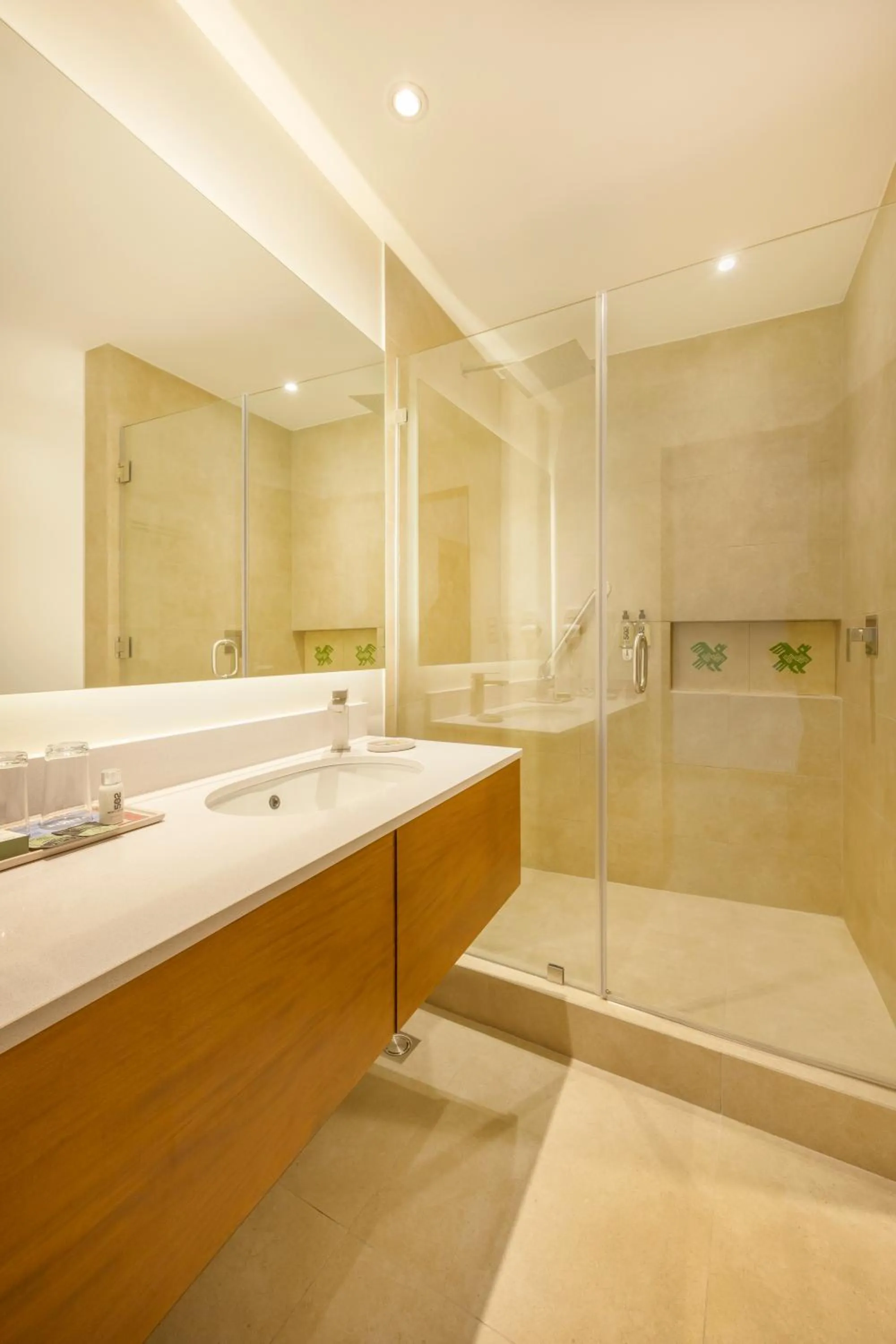 Shower in Porta Hotel del Lago