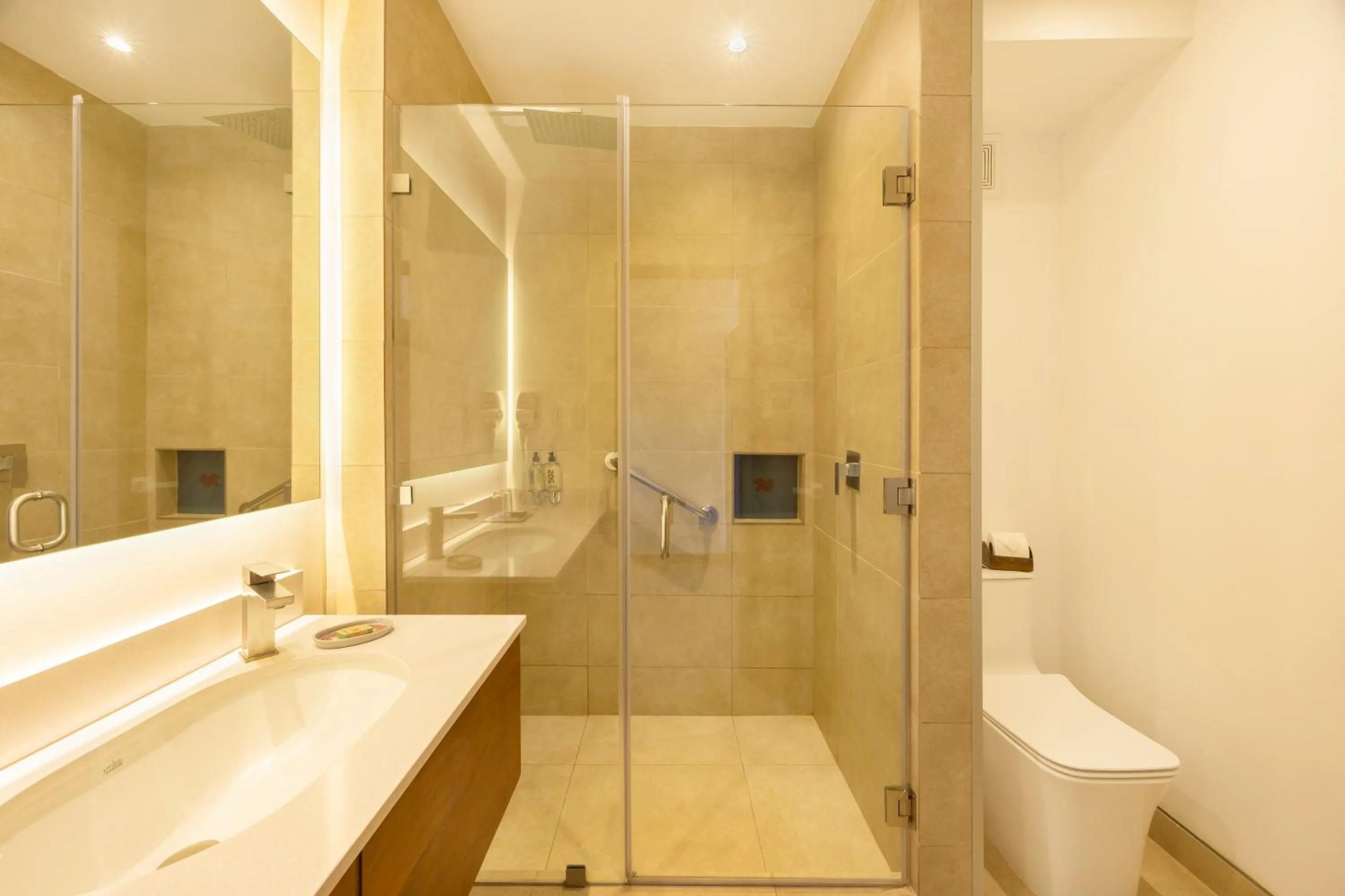 Shower in Porta Hotel del Lago