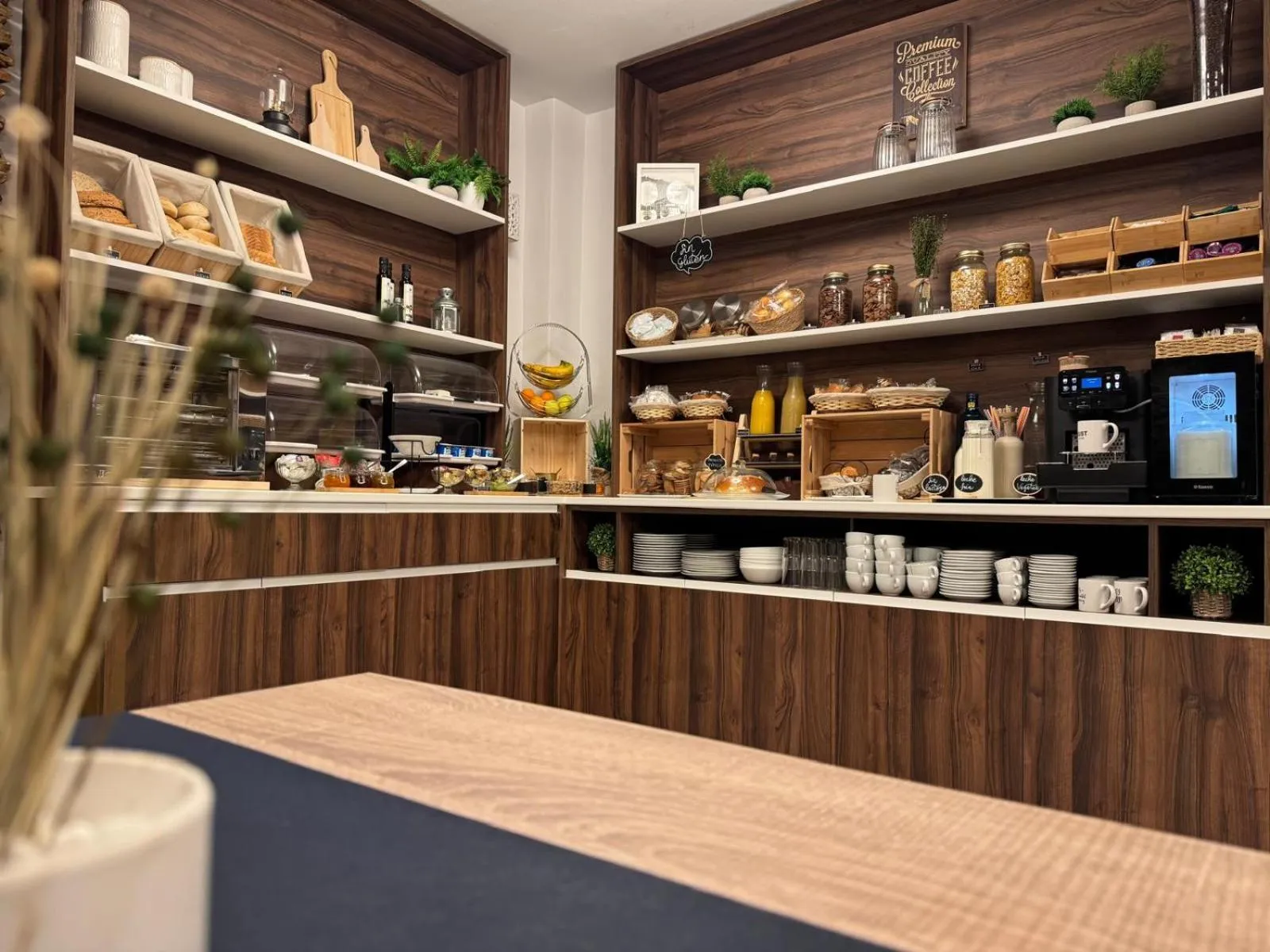 Buffet breakfast in Hospedium Hotel La Fuente