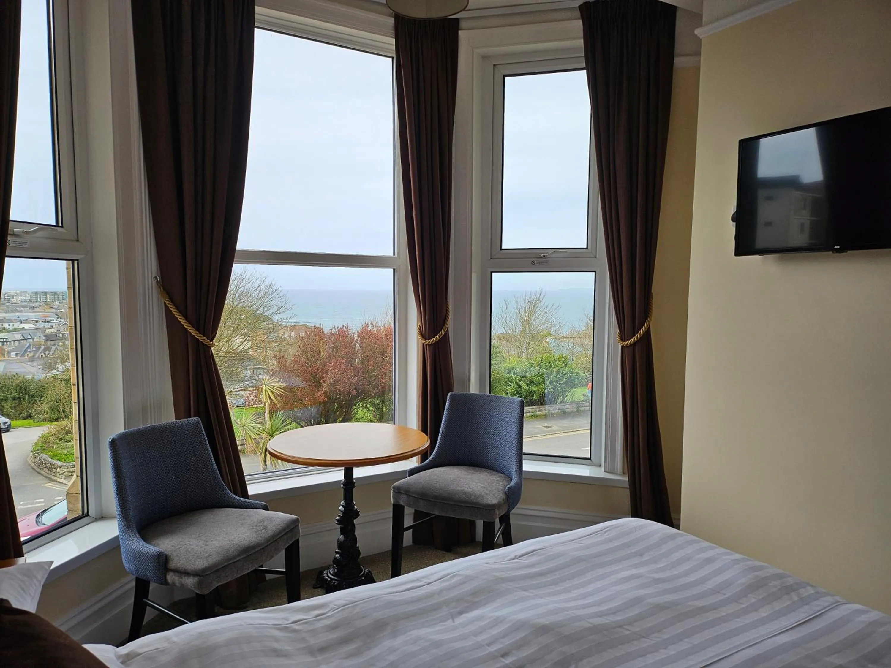 Bedroom, Bed in Geckos Rest