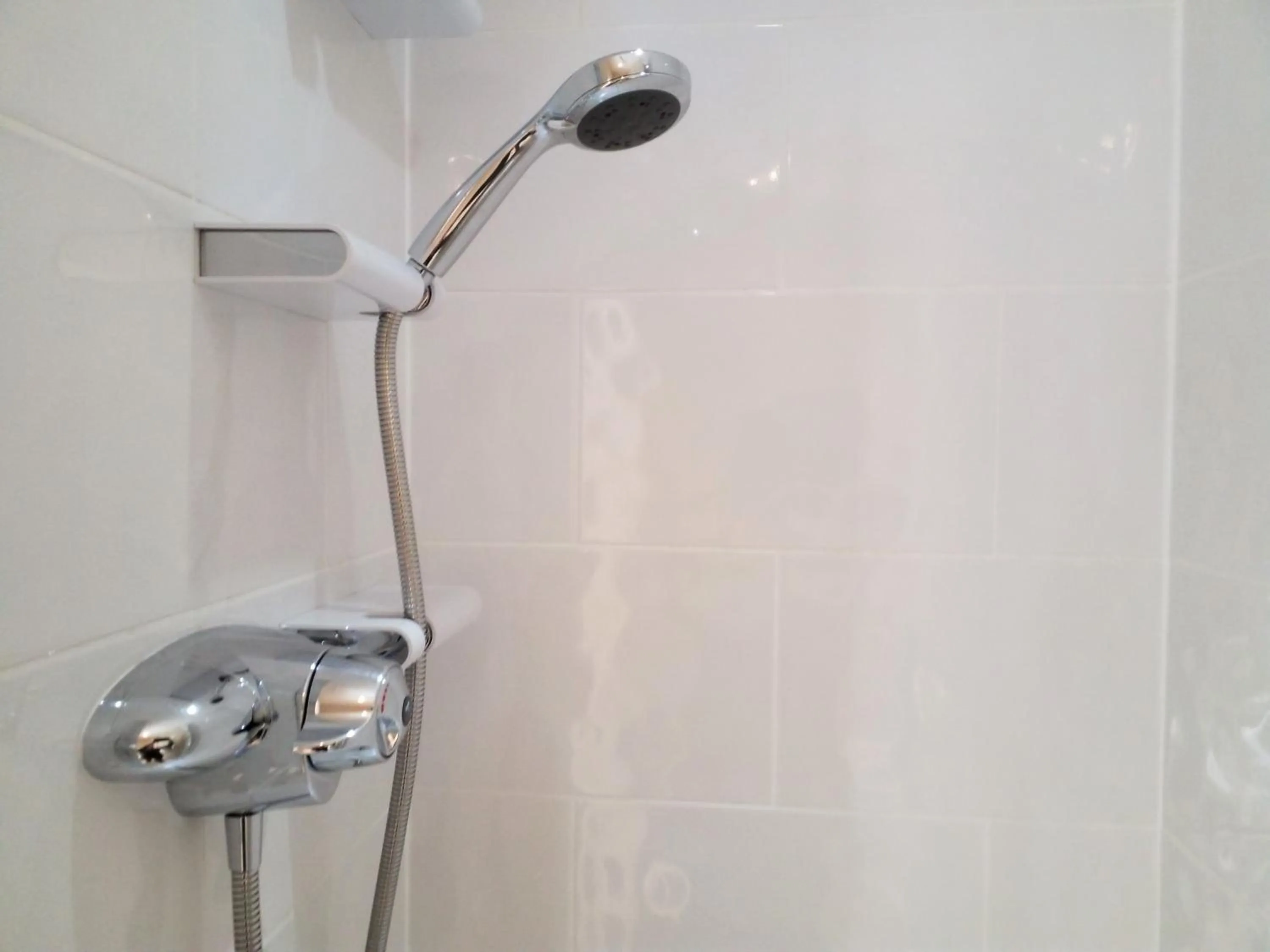 Shower in Geckos Rest