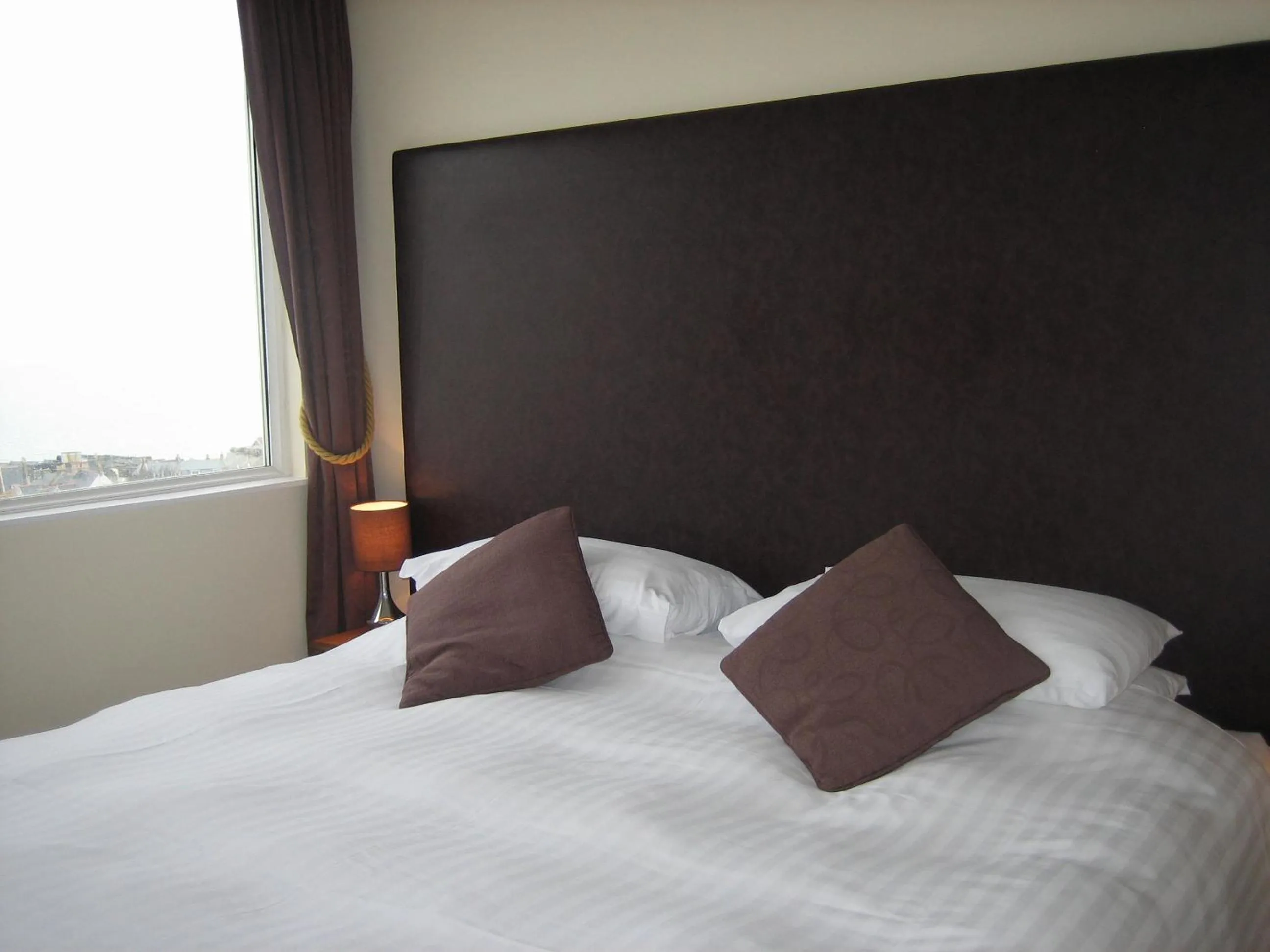 Bedroom, Bed in Geckos Rest