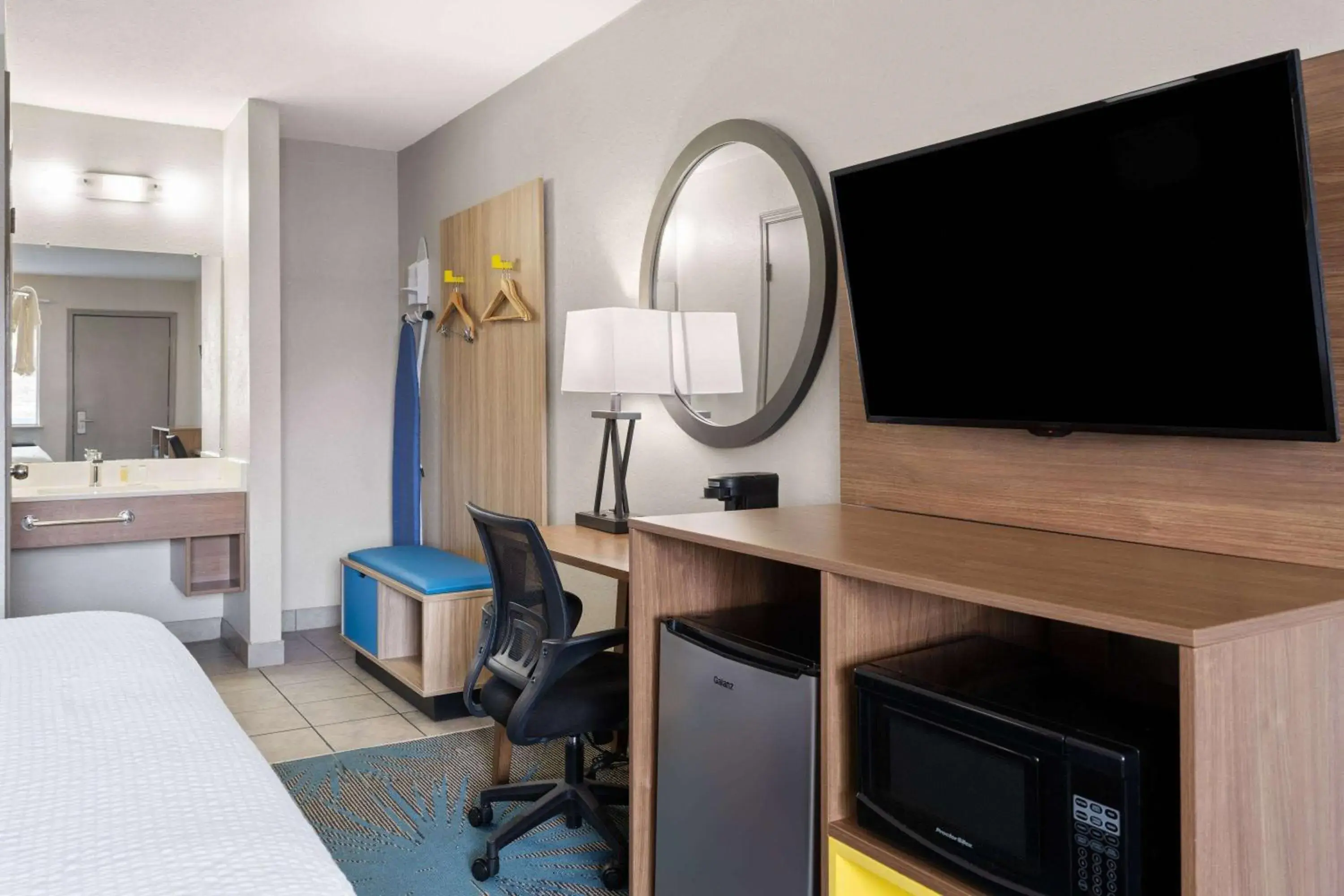 Photo of the whole room, Bed in Days Inn by Wyndham Ardmore Photo of the whole room, Bed in Days Inn by Wyndham Ardmore