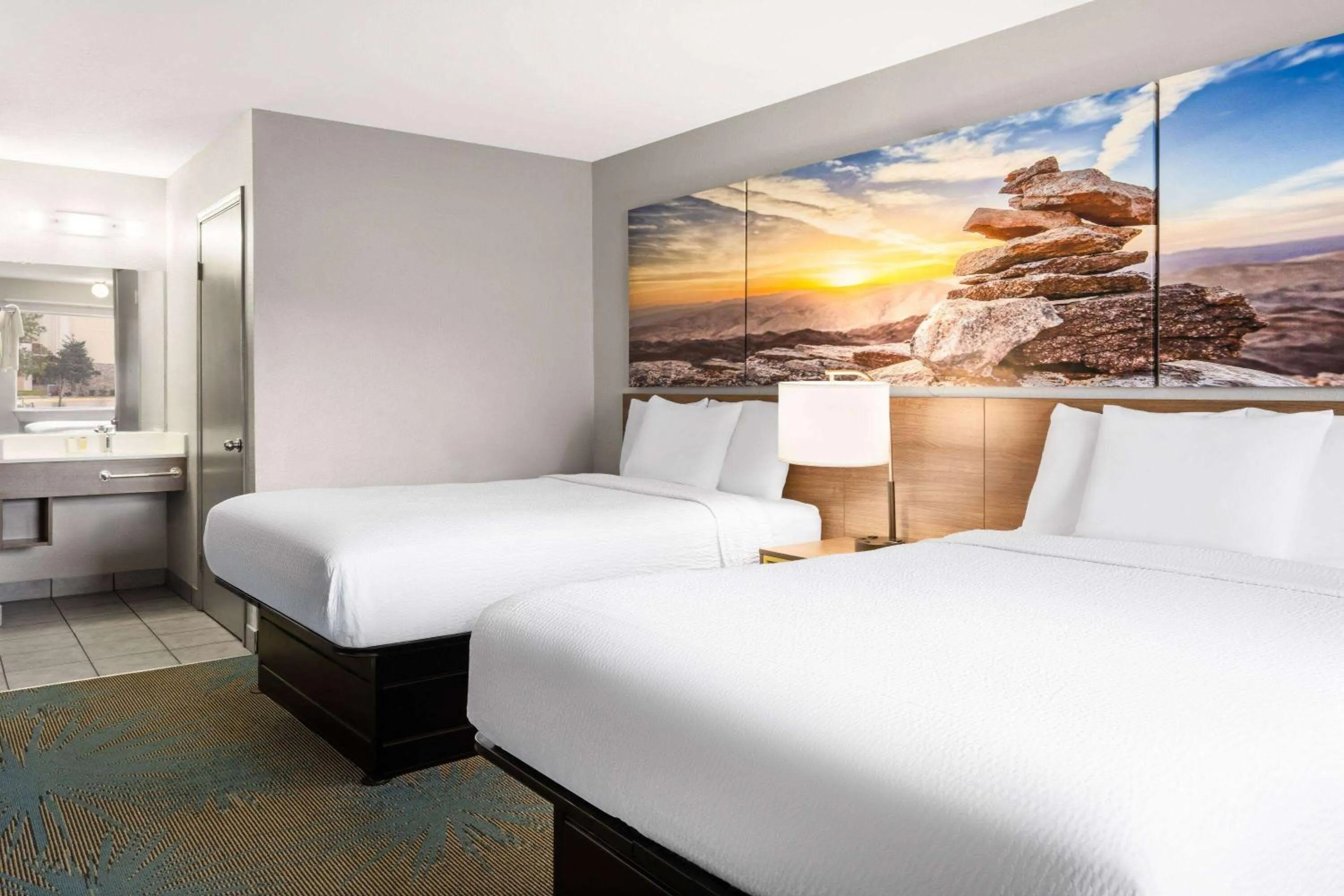 Photo of the whole room, Bed in Days Inn by Wyndham Ardmore