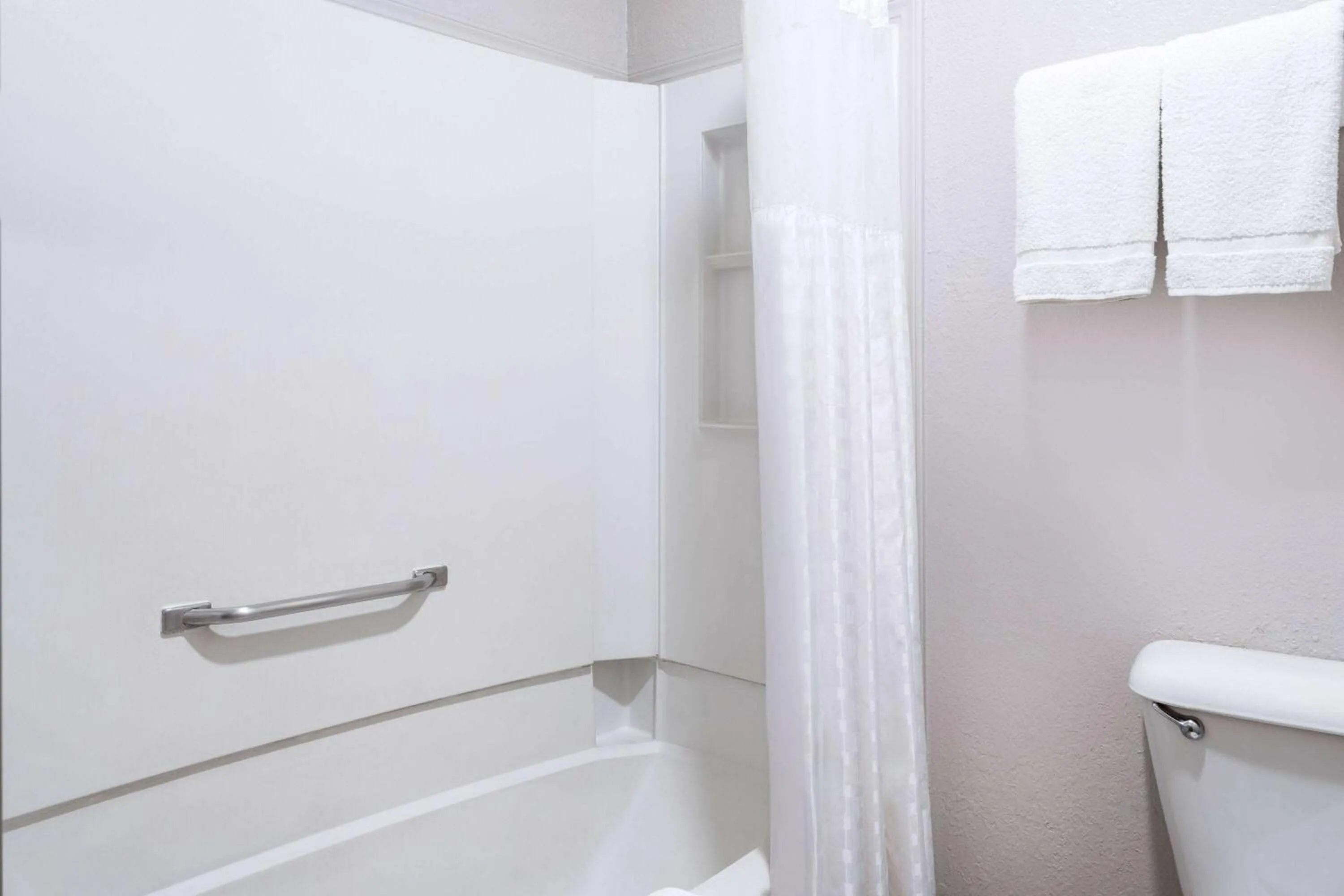 acessibility in Days Inn by Wyndham Ardmore