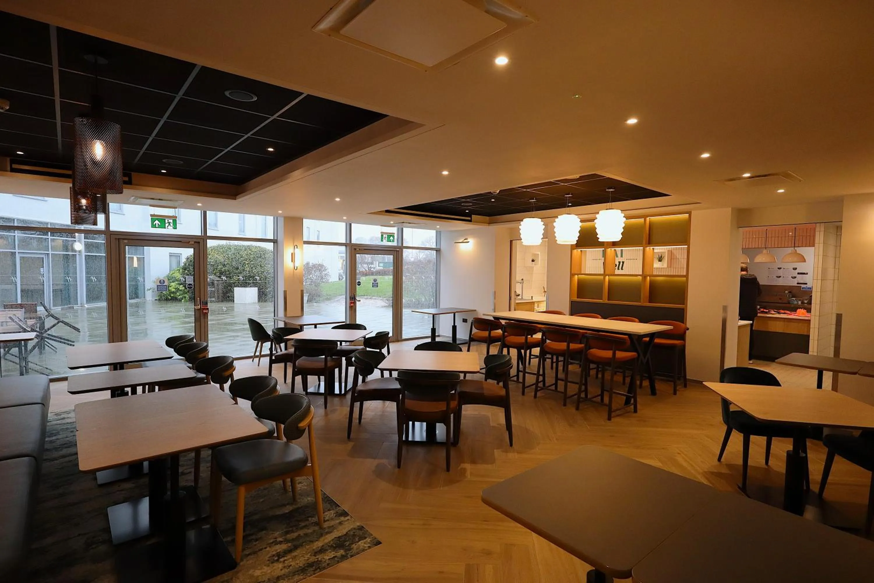 Restaurant/places to eat in London Luton Vale Hotel