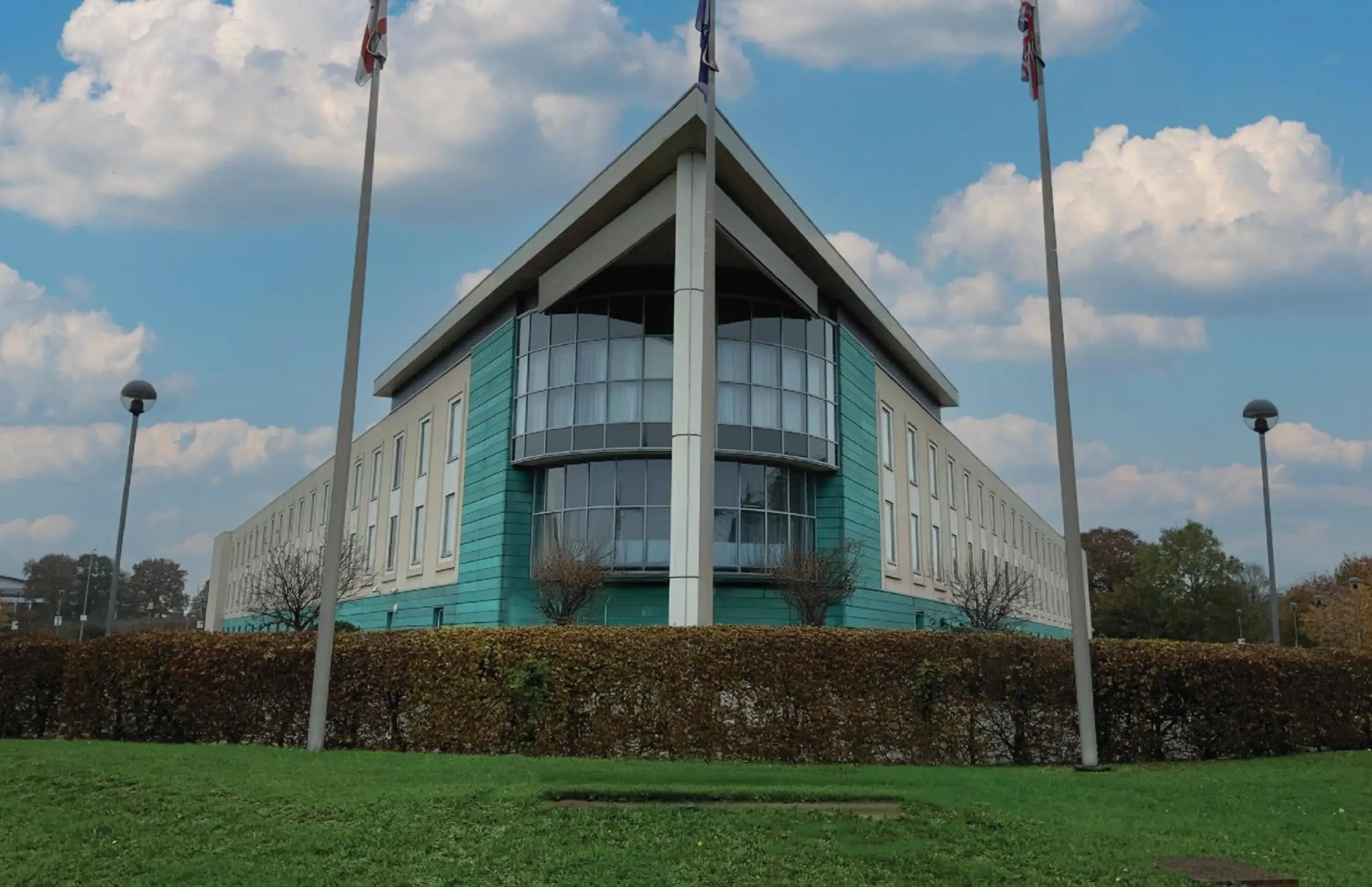 Property building in Hilton Garden Inn Luton North Property building in Hilton Garden Inn Luton North