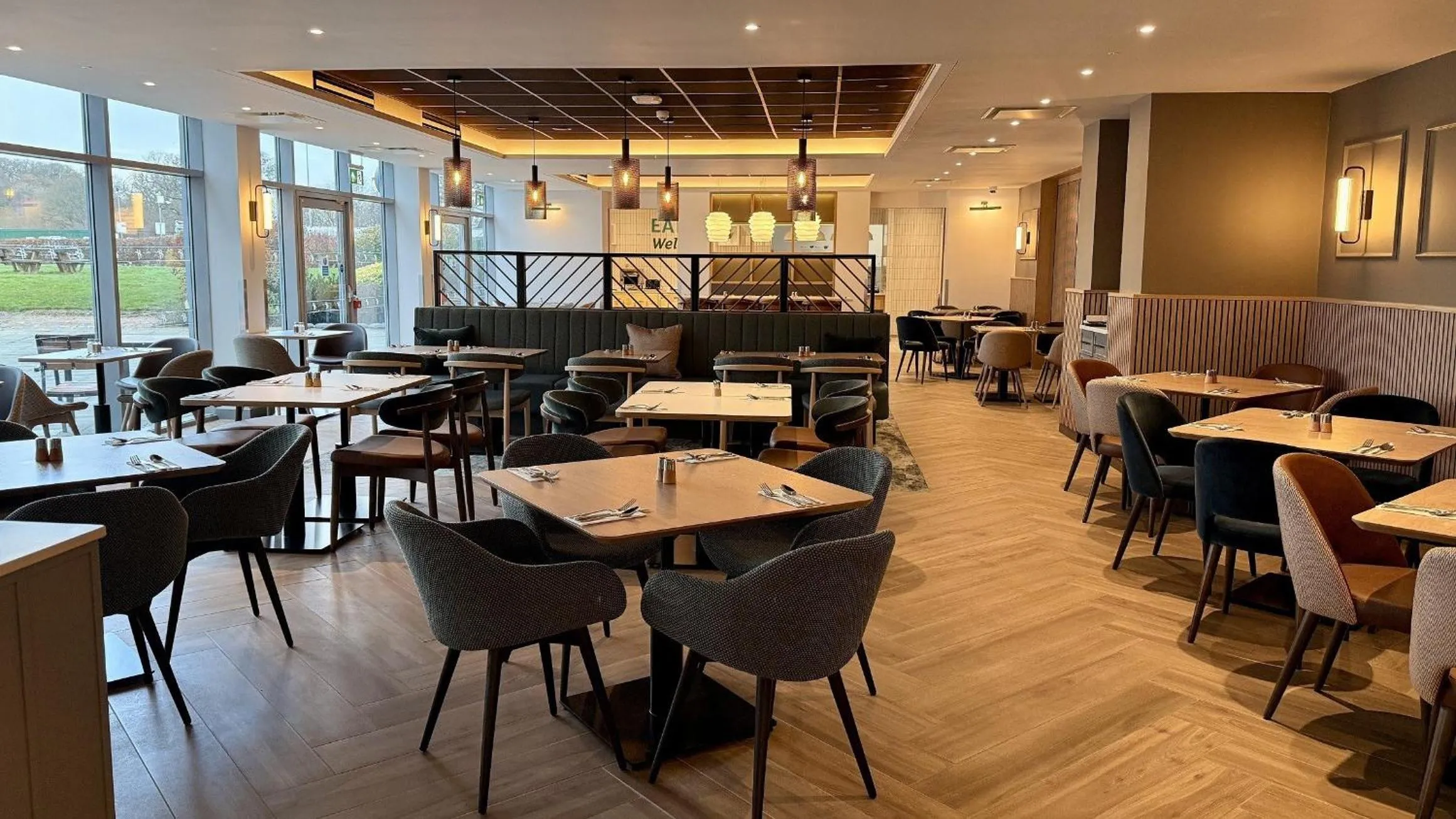 Restaurant/places to eat in London Luton Vale Hotel