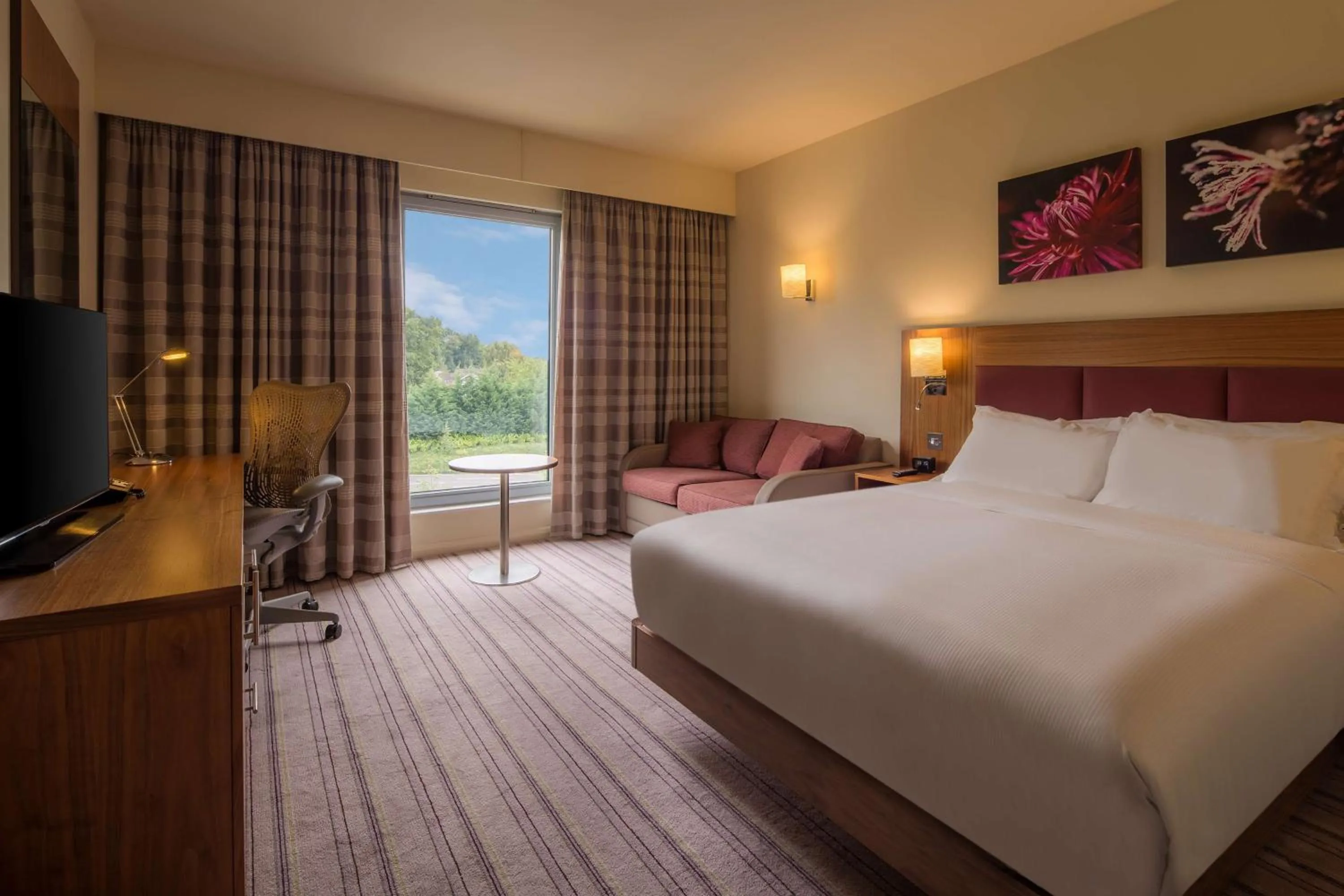 Family Room with sofa bed in Hilton Garden Inn Luton North