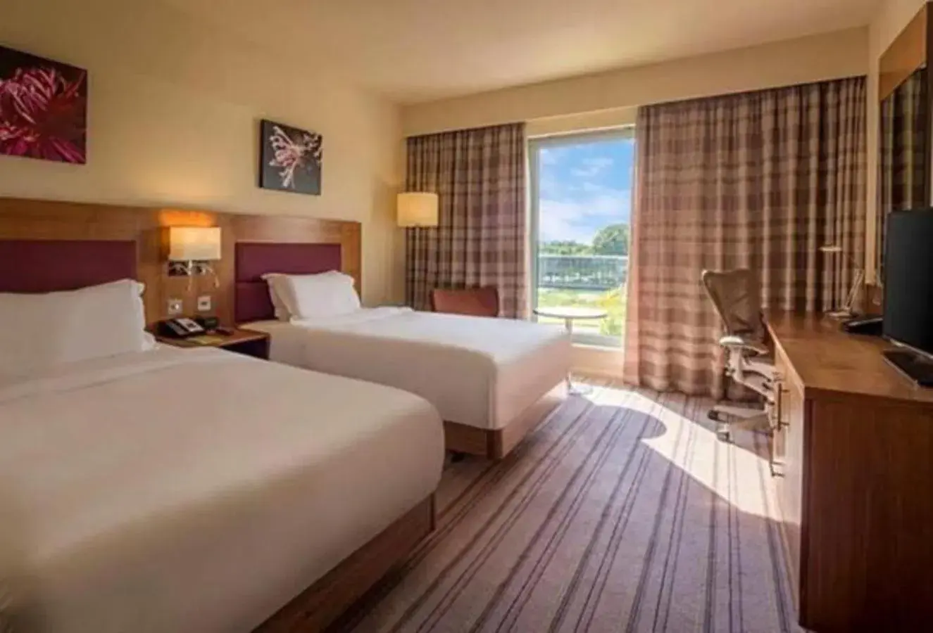 Bedroom, Bed in London Luton Vale Hotel Bedroom, Bed in London Luton Vale Hotel