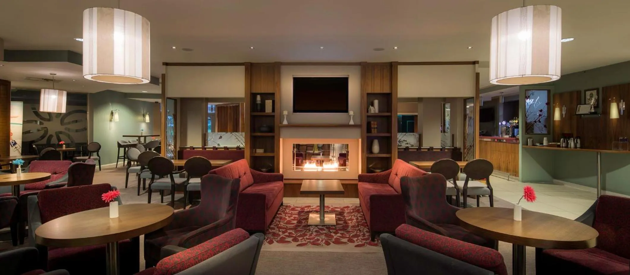 Property building in London Luton Vale Hotel