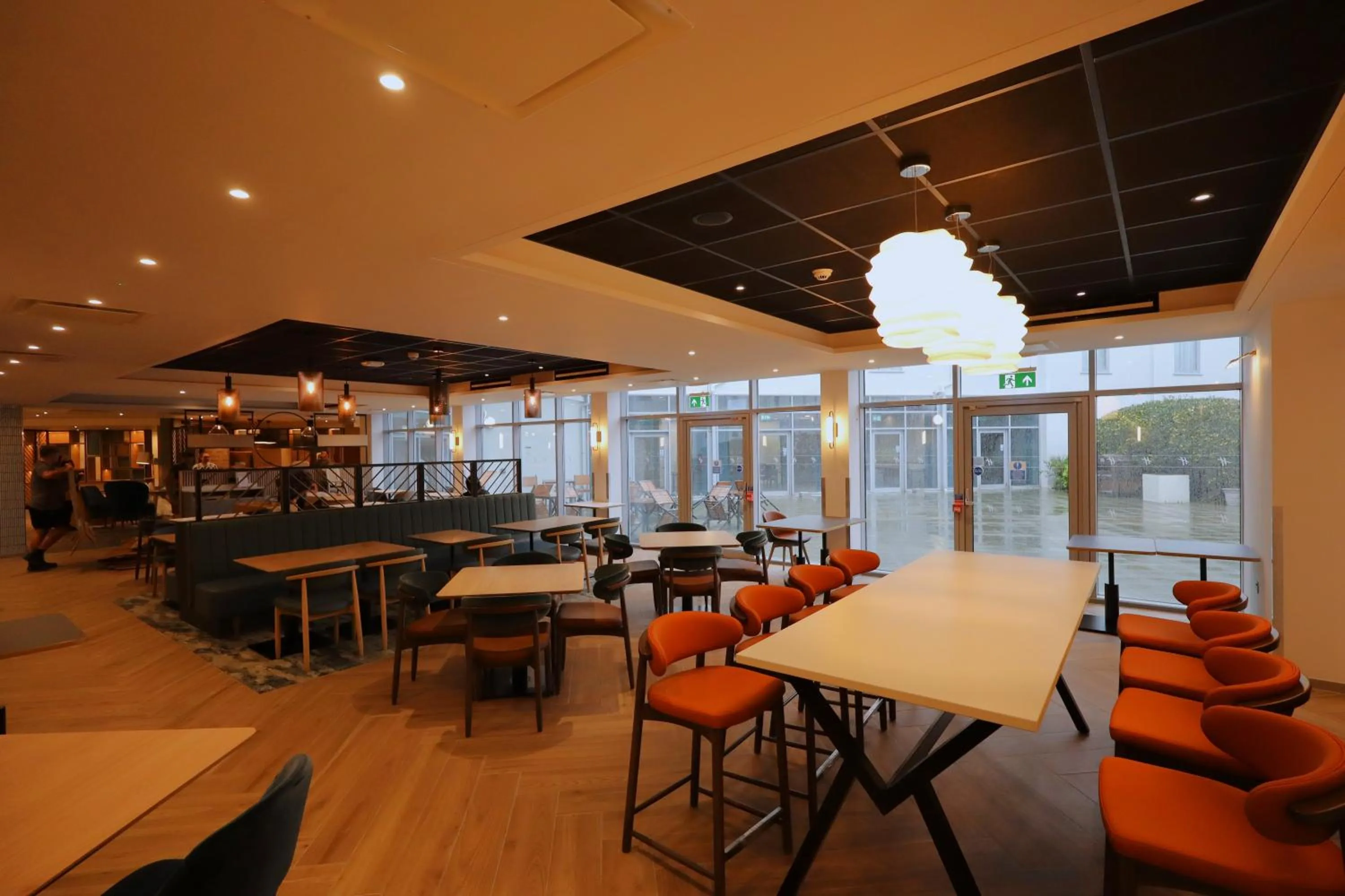 Restaurant/places to eat in London Luton Vale Hotel