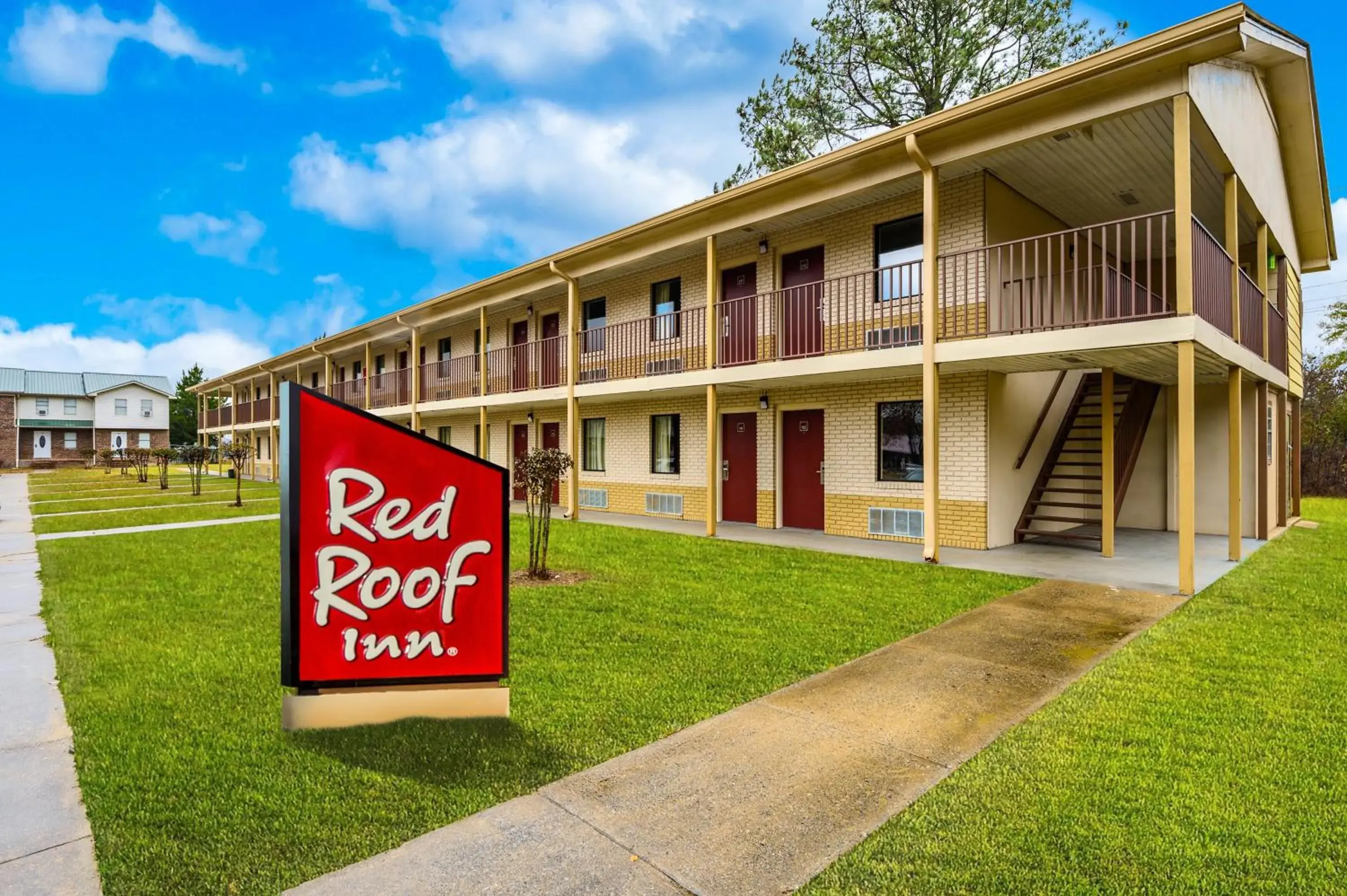 Property building in Red Roof Inn Sylacauga Property building in Red Roof Inn Sylacauga