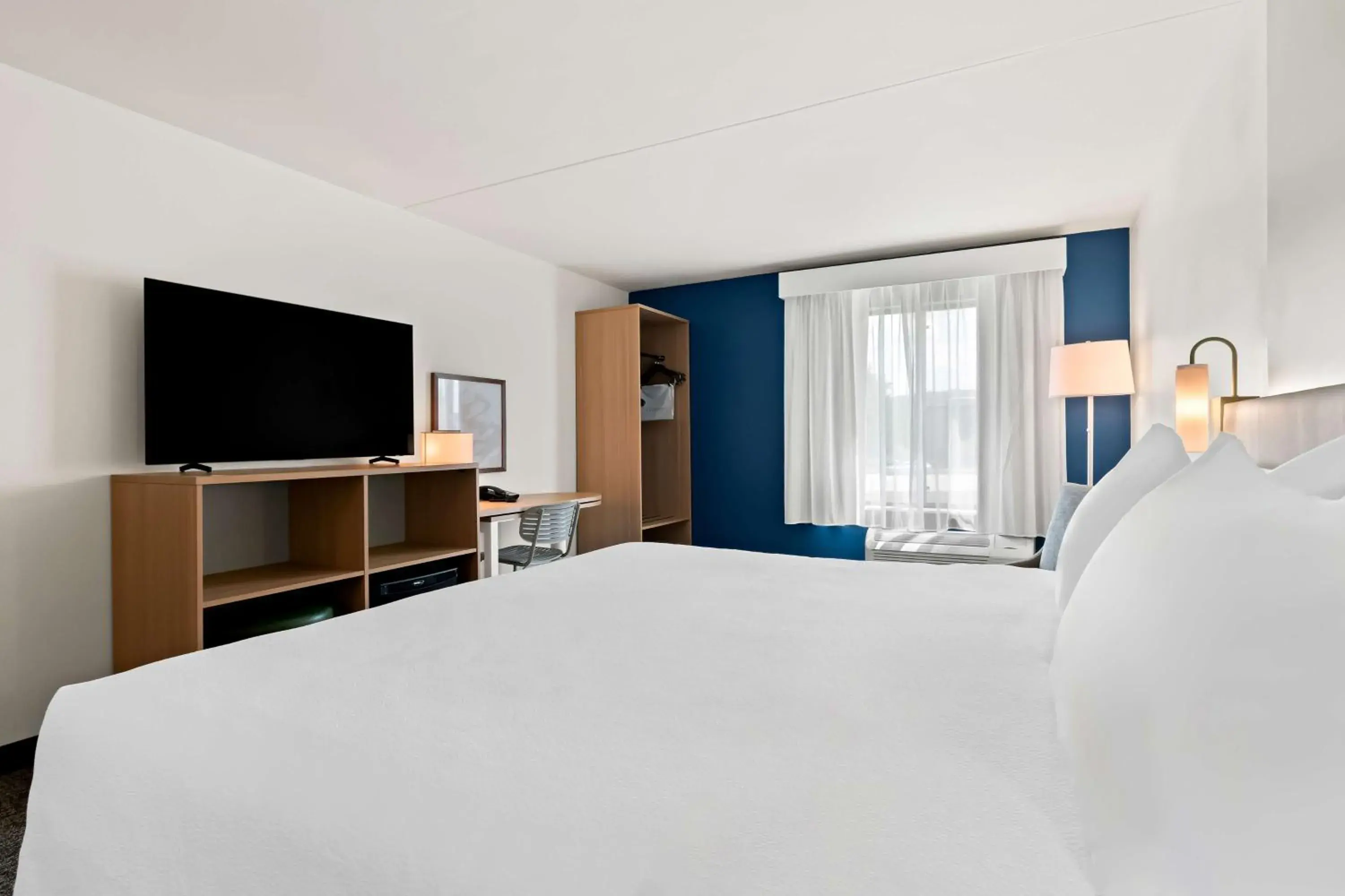 Bed in Spark By Hilton Hummelstown Hershey Bed in Spark By Hilton Hummelstown Hershey