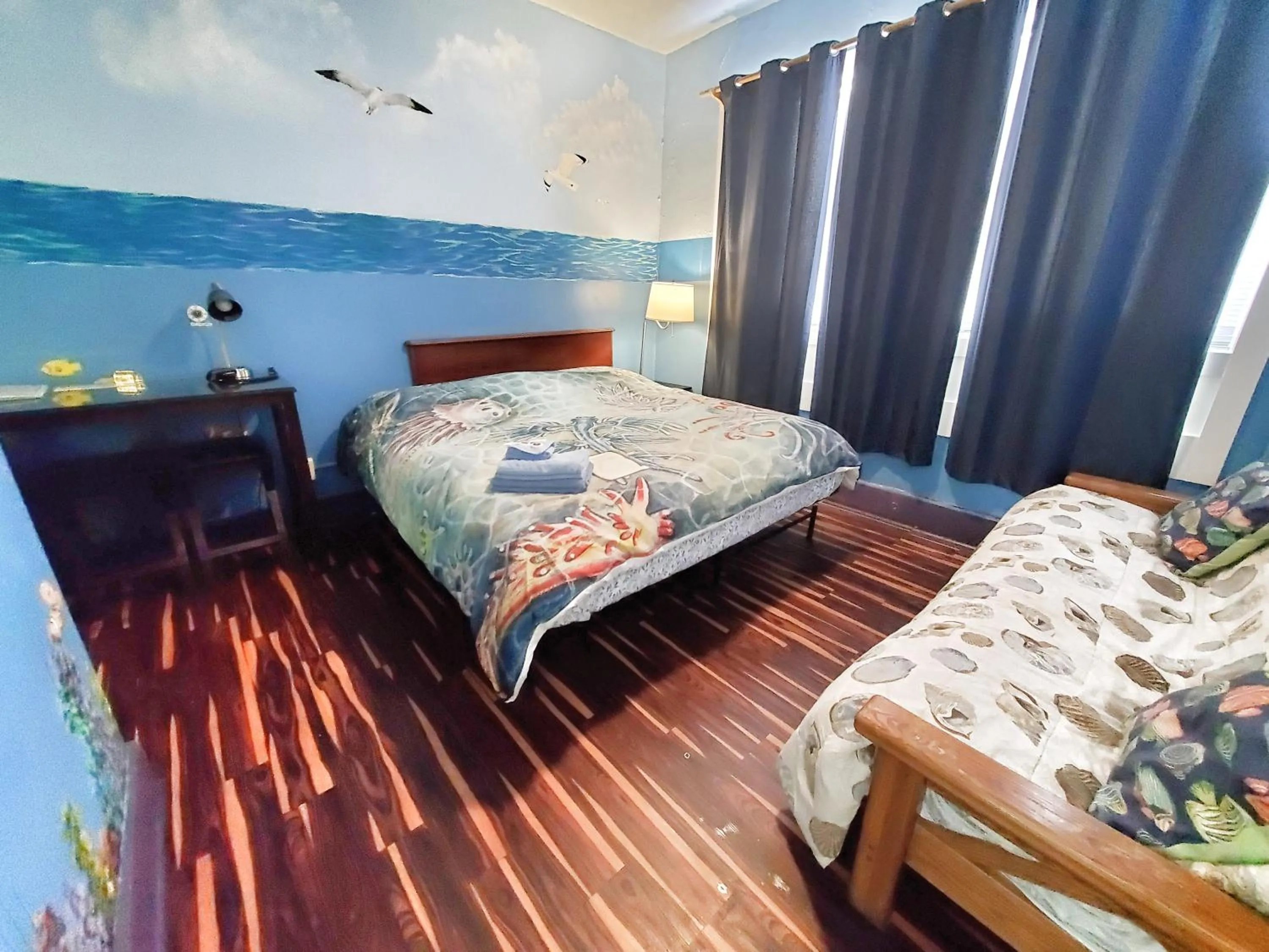 Photo of the whole room, Bed in The Pirate Haus Inn