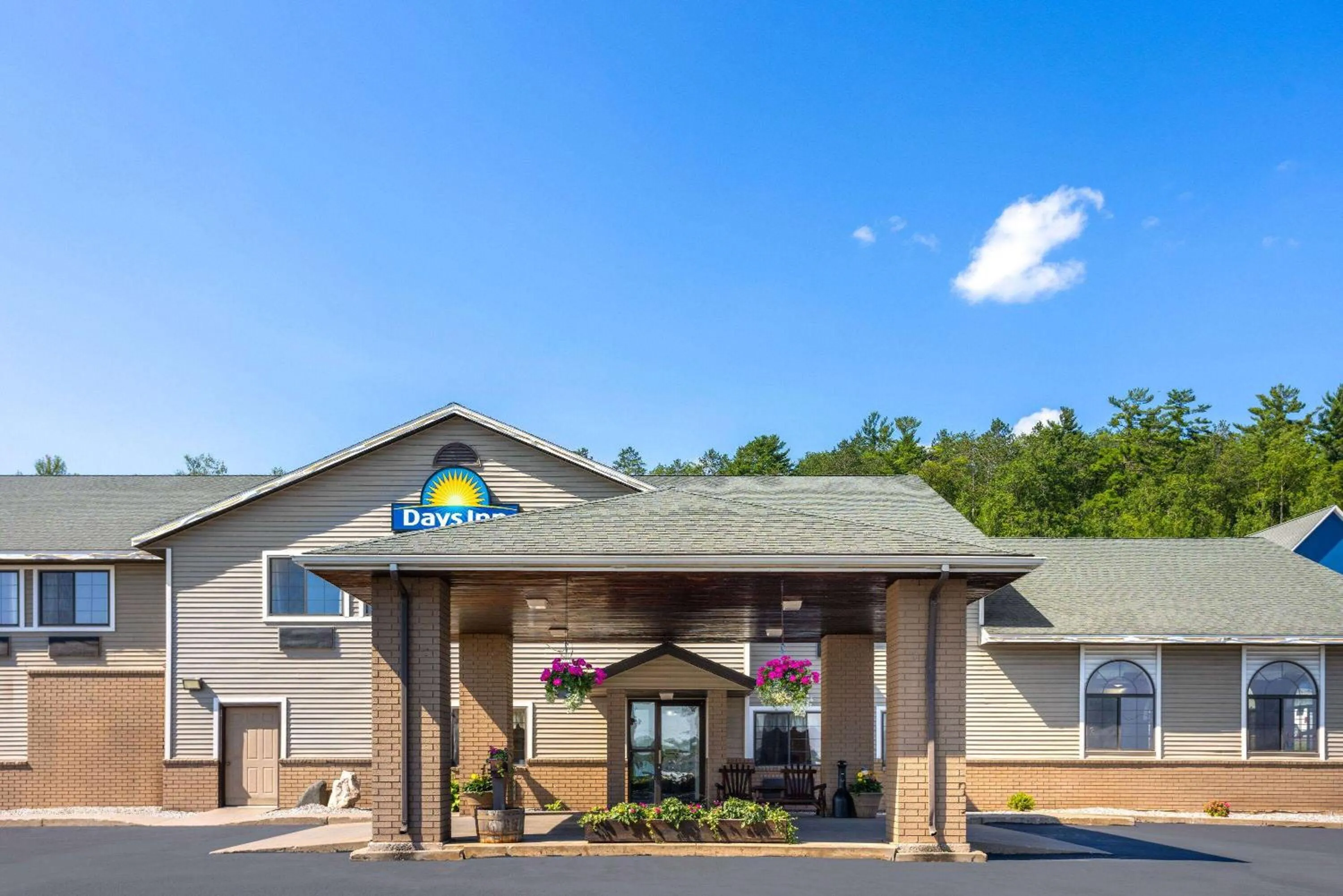 Property building in Days Inn by Wyndham Iron Mountain