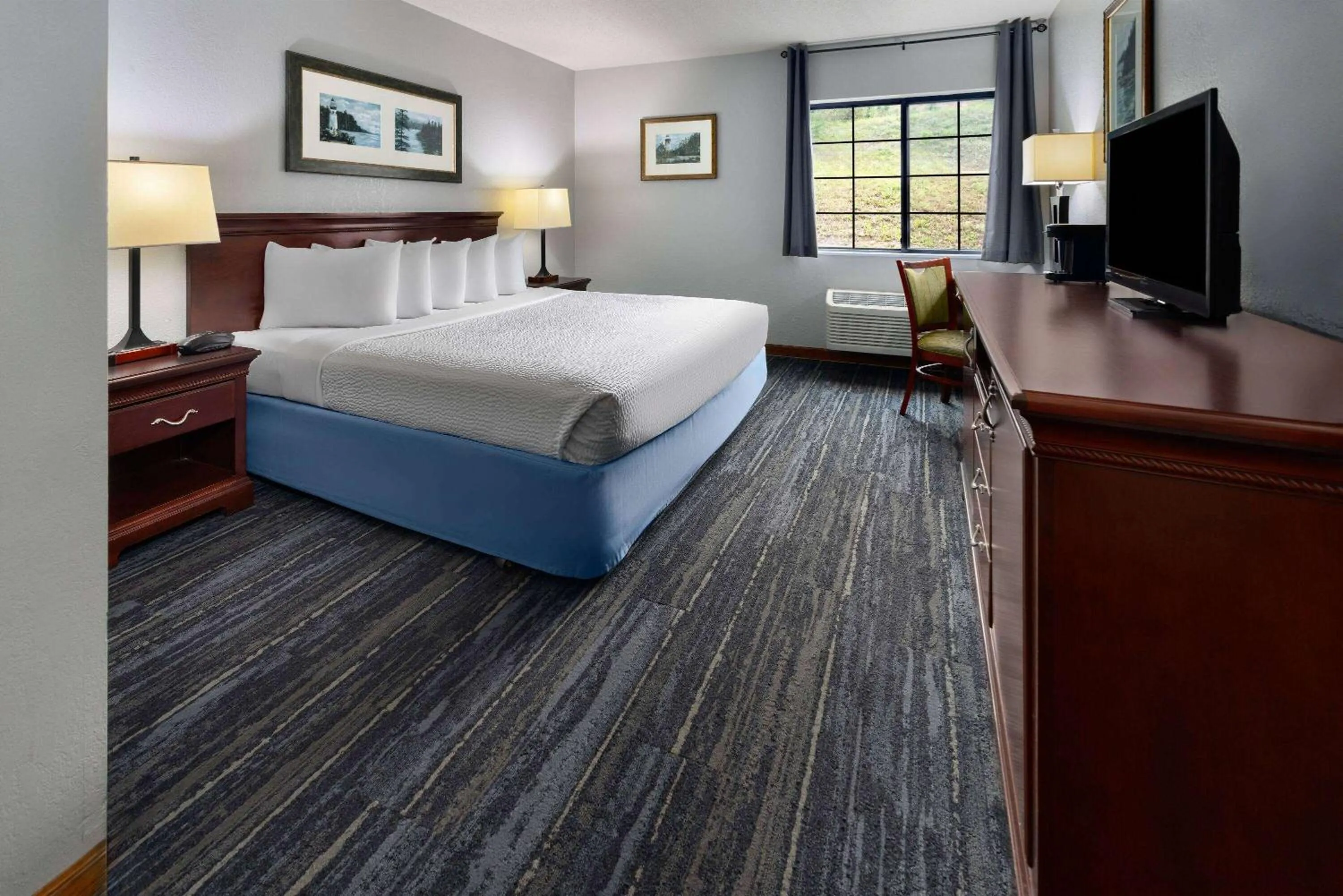 Photo of the whole room, Bed in Days Inn by Wyndham Iron Mountain