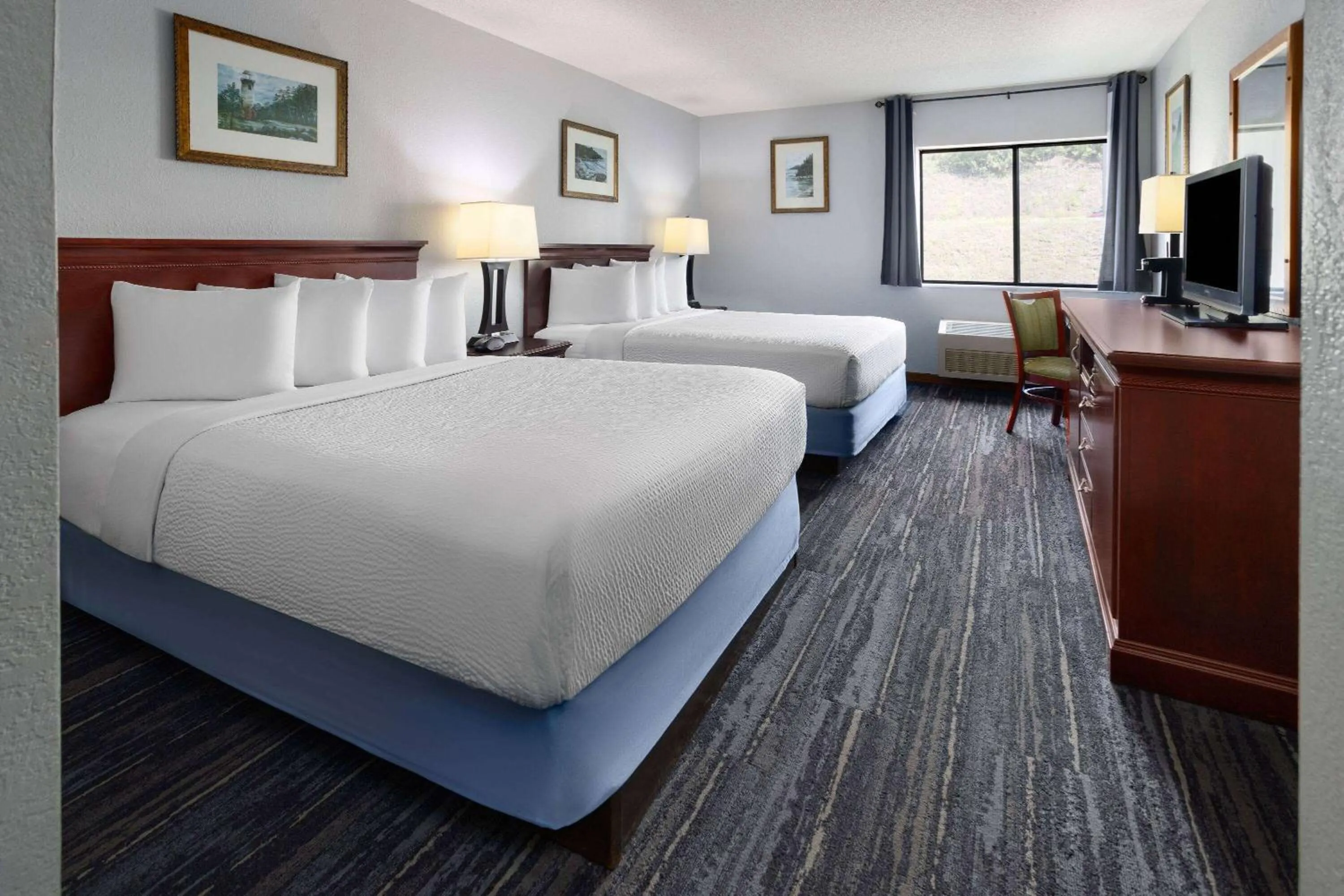 Photo of the whole room, Bed in Days Inn by Wyndham Iron Mountain