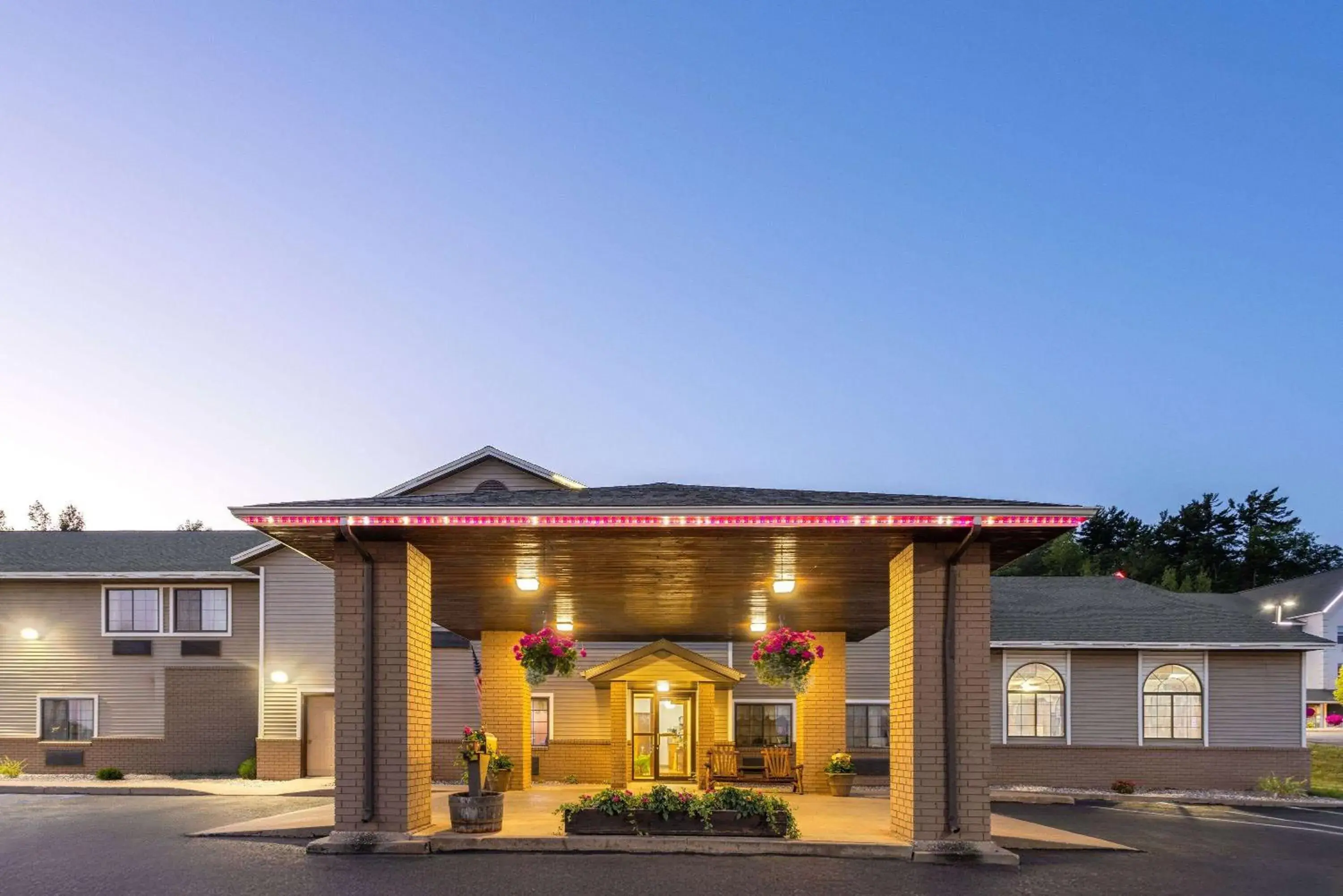 Property building in Days Inn by Wyndham Iron Mountain Property building in Days Inn by Wyndham Iron Mountain