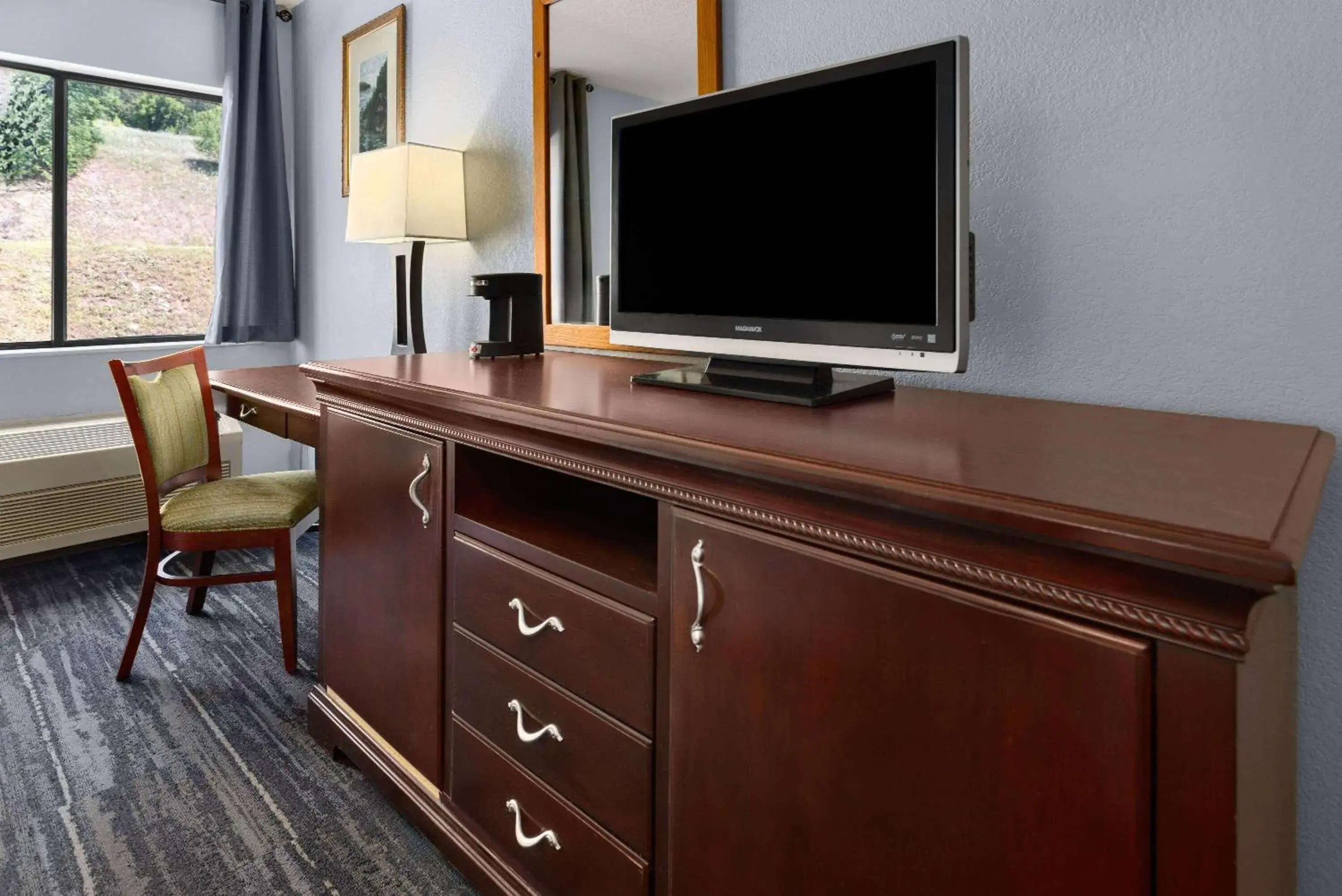 Photo of the whole room in Days Inn by Wyndham Iron Mountain Photo of the whole room in Days Inn by Wyndham Iron Mountain