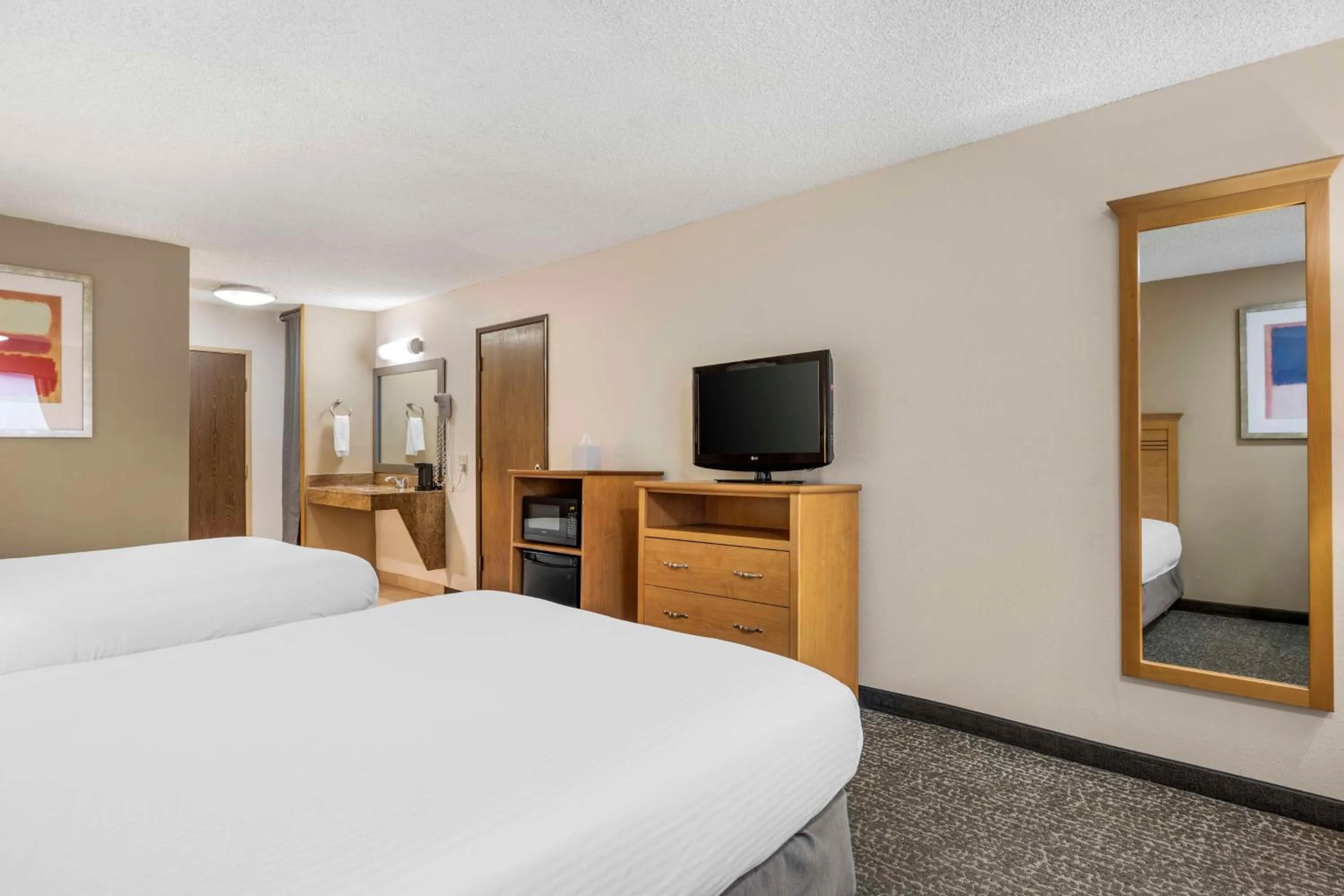 Bedroom, Bed in Best Western Aladdin Inn